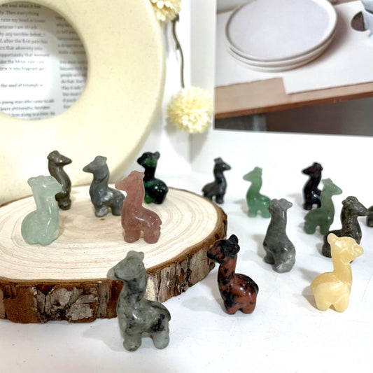 Different Material 3CM Height Small Giraffe Crystal Carvings 10 Counts Rose Quartz Clear Quartz Yellow Tiger Eye Amethyst Sodalite Green Aventurine Rohdnite Kiwi Jasper Healing Crystal Home Decoration From IG Crystal