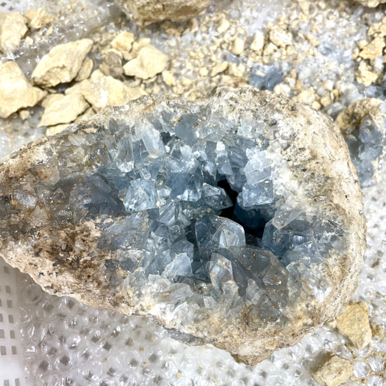 2kg Big Celestite Cluster Geode Healing Crystal Gem Reiki Healing Home Decor Crystal Jewelry Shop Pretty Crystals From IG Crystal