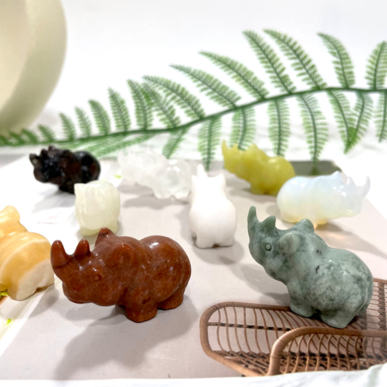 10 Counts Different Material 4CM Rhinoceros Crystal Rose Quartz Clear Quartz Kiwi Jasper Sodalite Amethyst Opalite Unakite Healing Crystal From IG Crystal