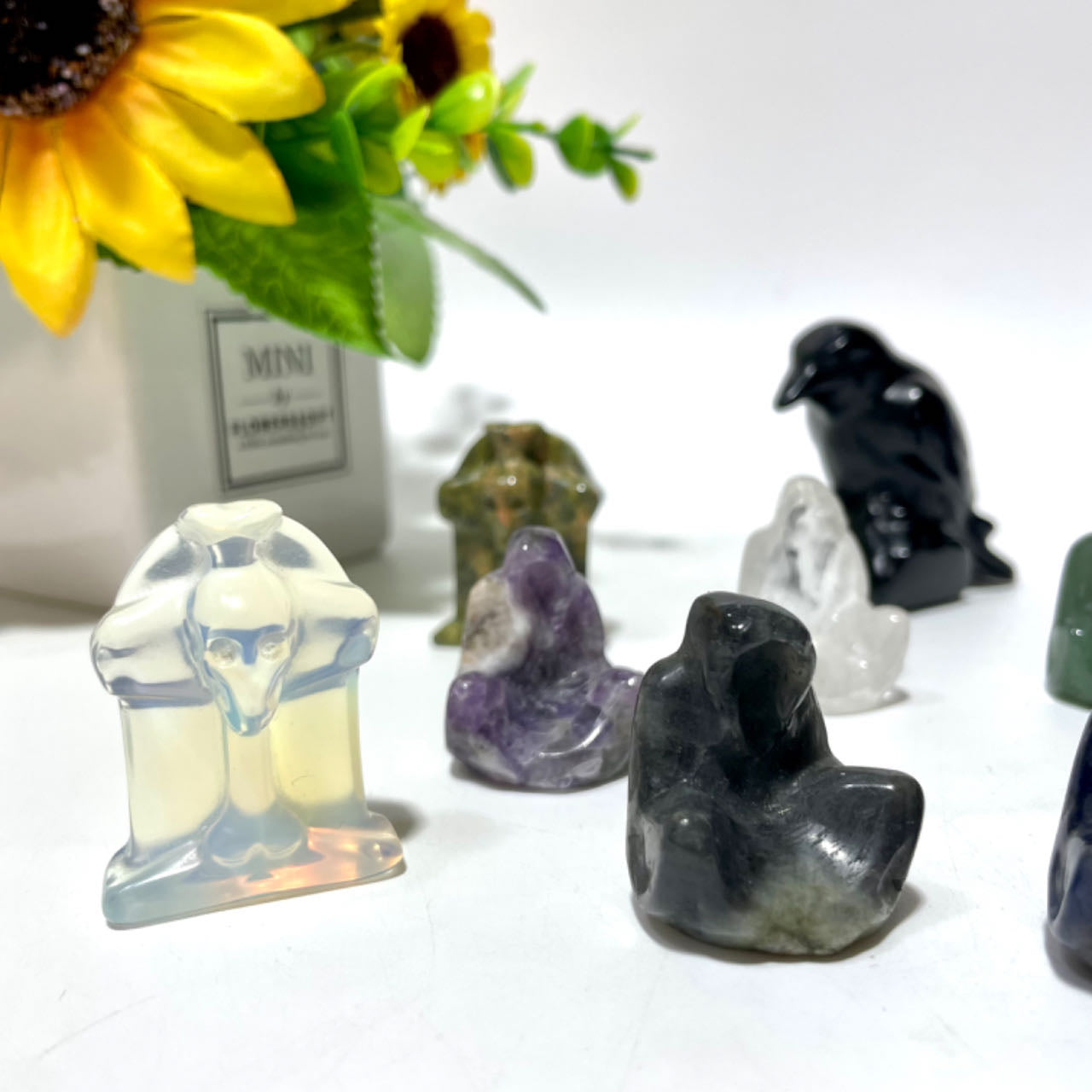 Halloween Various Materials 4CM Gravestone 5CM Black Obsidian Crow 3CM Death Crystal Carvings Set Rose Quartz Clear Quartz Yellow Tiger Eye Amethyst Sodalite Green Aventurine Rohdnite Kiwi Jasper Healing Crystal Home Decoration From IG Crystal