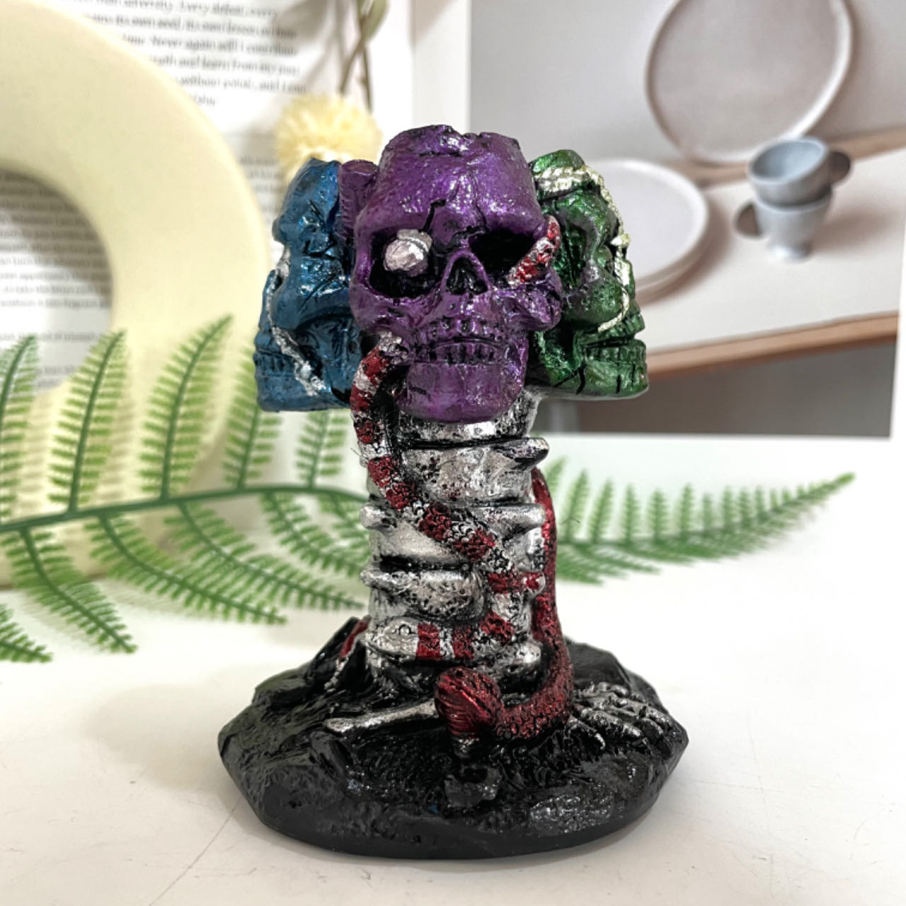 2PCS Skull Snake Stand Black White Healing Stone Home Decoration For Crystal Ball From IG Crystal