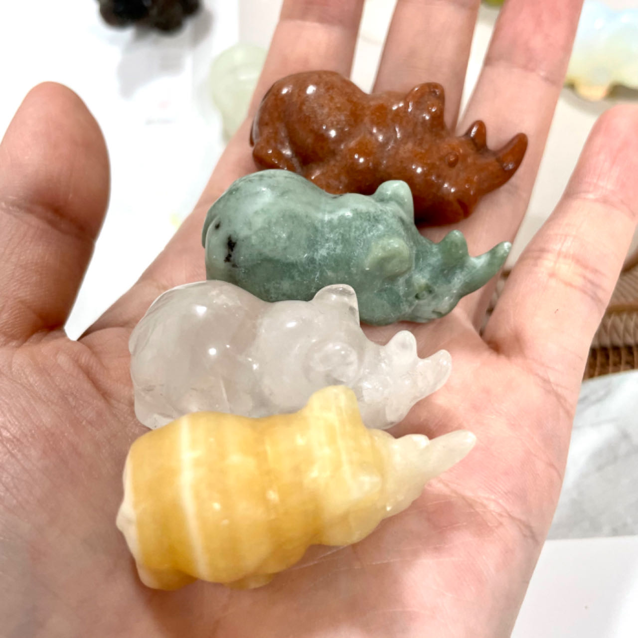 10 Counts Different Material 4CM Rhinoceros Crystal Rose Quartz Clear Quartz Kiwi Jasper Sodalite Amethyst Opalite Unakite Healing Crystal From IG Crystal