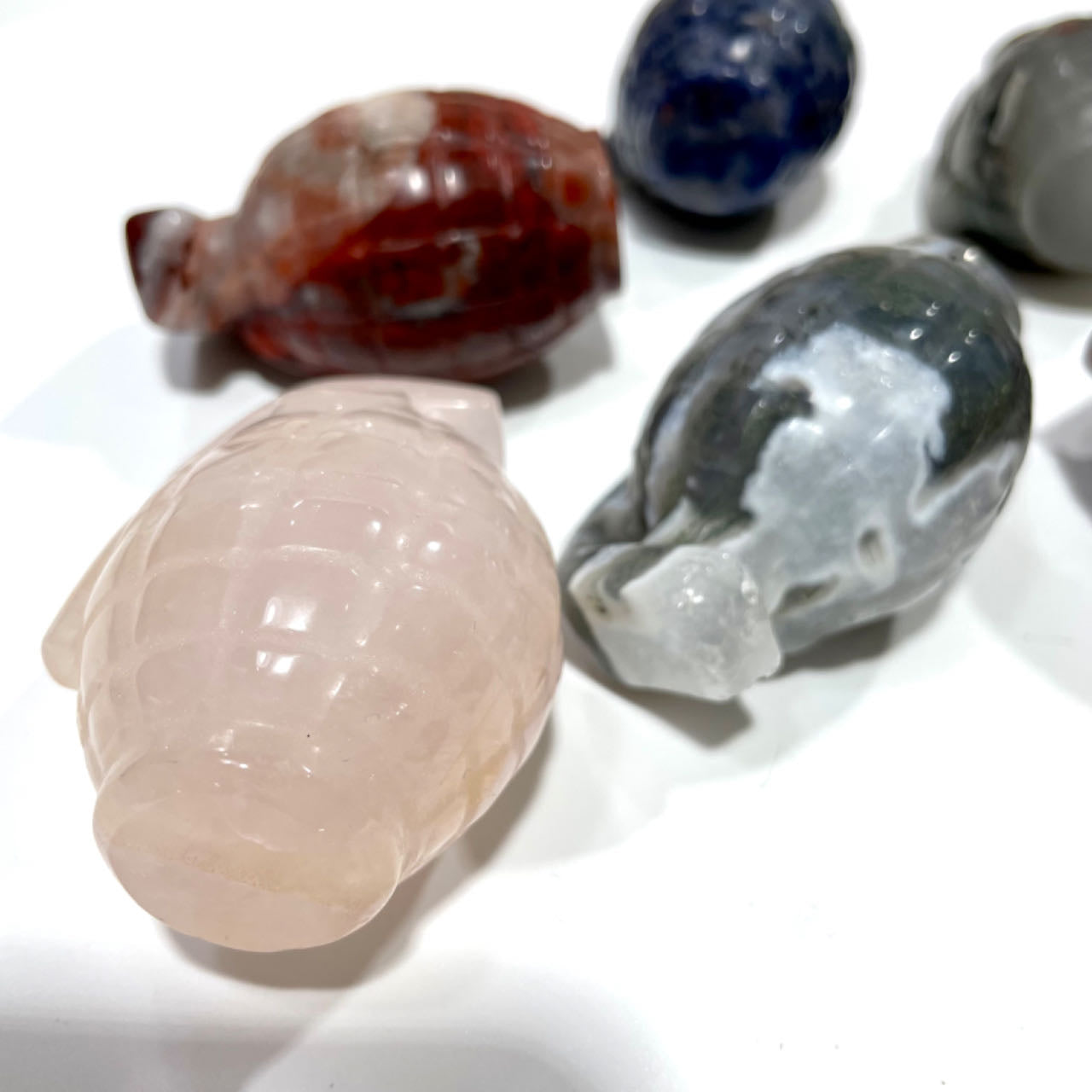 4 Counts Different Materials Bomb Crystal Rose Quartz Black Obsidian Moss Agate Strawberry Quartz Red Jasper Africa Blood Stone Healing Crystal Home Decoration From IG Crystal