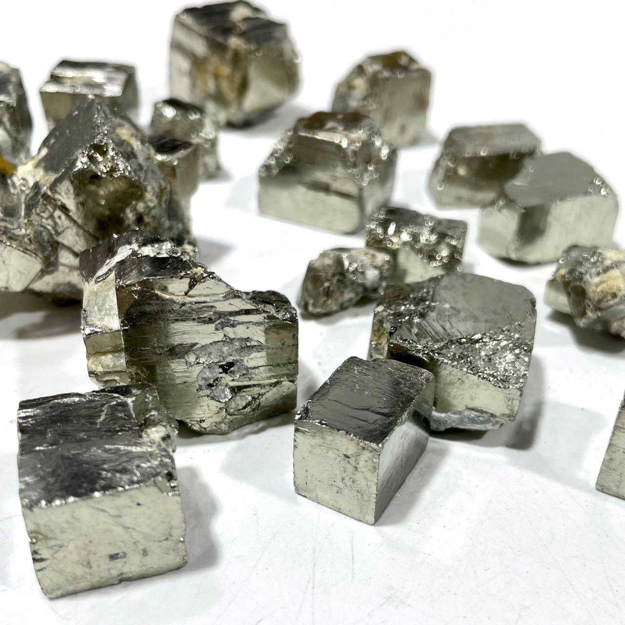 Pyrite Crystal Stone for Tumbling Cabbing Decoration Polishing Quartz Ore Crystals Stone Ornaments Home Decor Gift From IG Crystal
