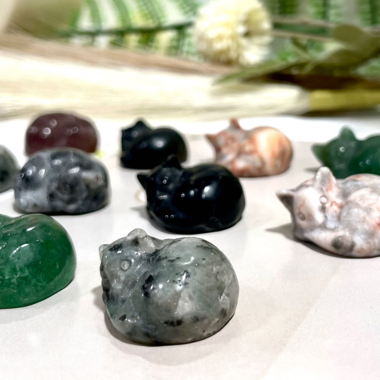 3 Counts Different Material Small Civet Crystal Lavakite Black Obsidian Strawberry Quartz Green Aventurine Healing Stone Home Decoration From IG Crystal