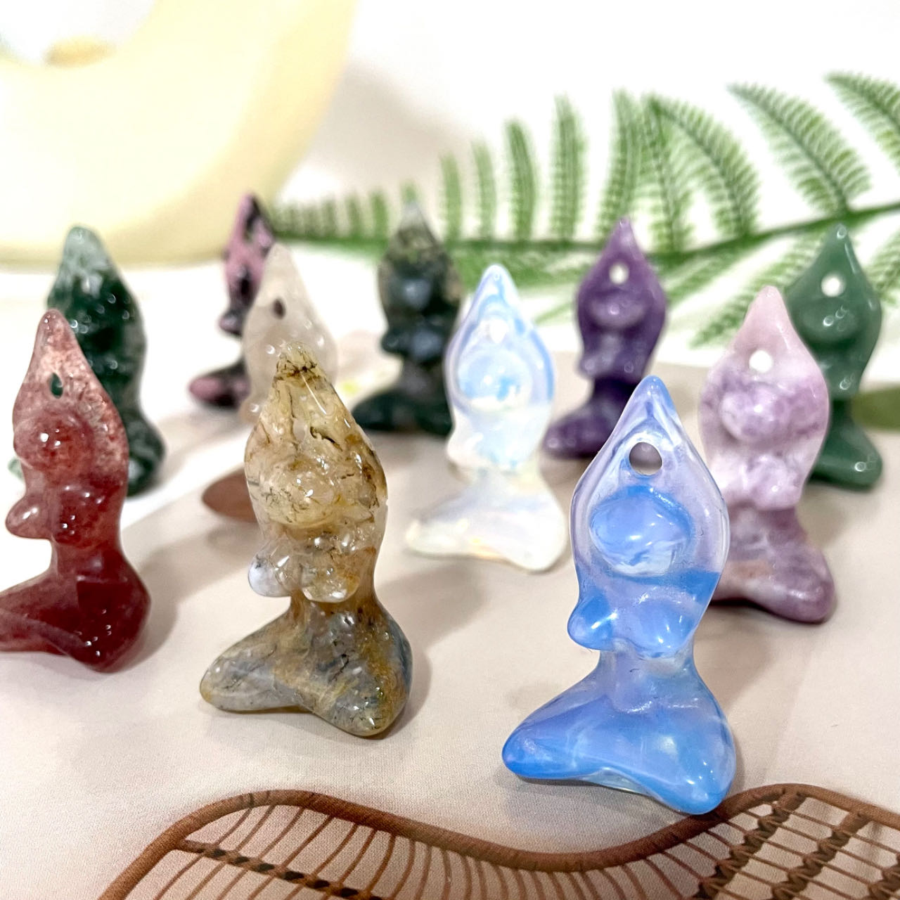 10 Counts Different Material Yoga Lady Crystal Rose Quartz Clear Quartz Kiwi Jasper Sodalite Amethyst Opalite Unakite Healing Crystal From IG Crystal