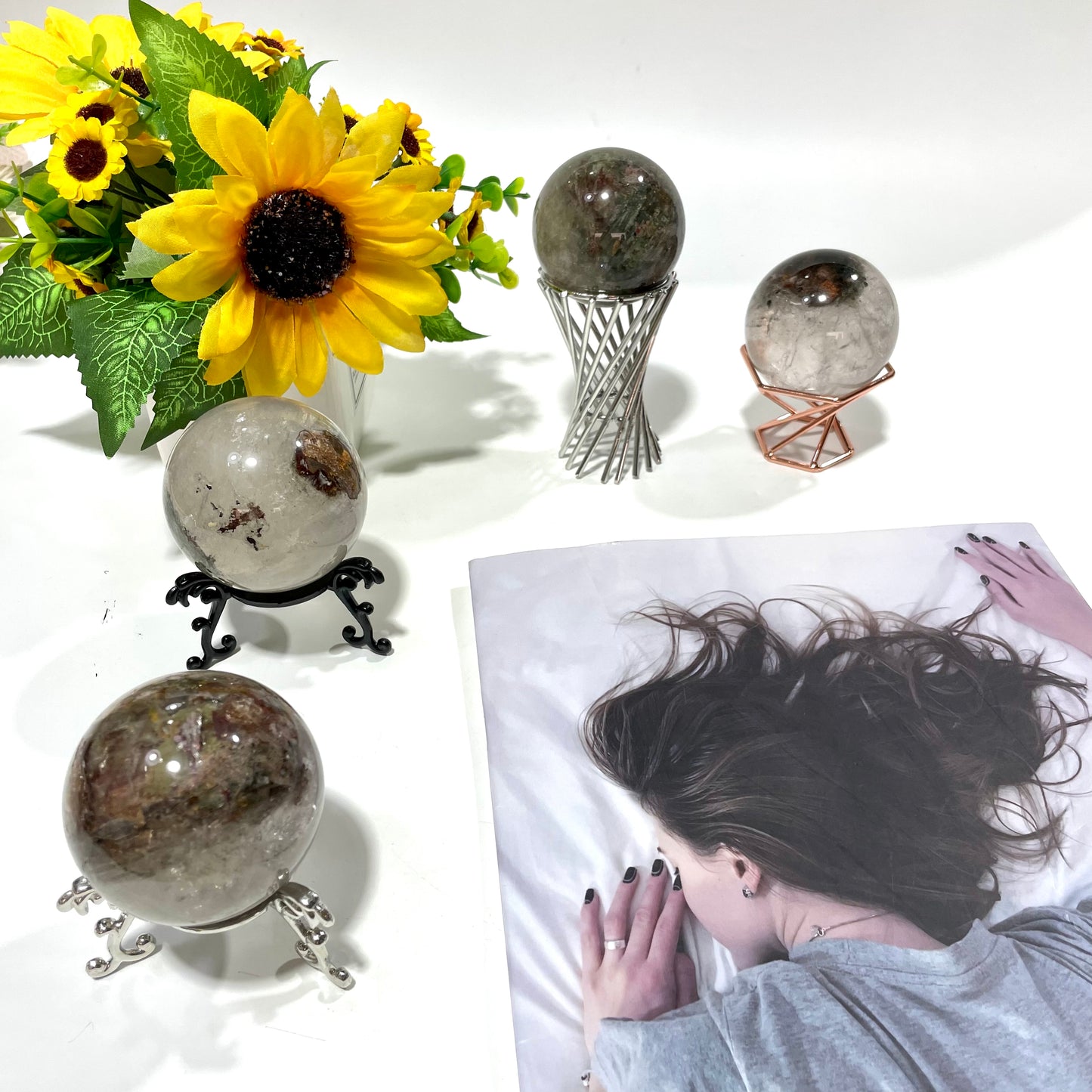 60mm Dreen Phantom Quartz Ghost Phantom Quartz Ball With Stand Set Sphere Decorative Ball Meditation Witchcraft Healing Stone Home Decoration From IG Crystal