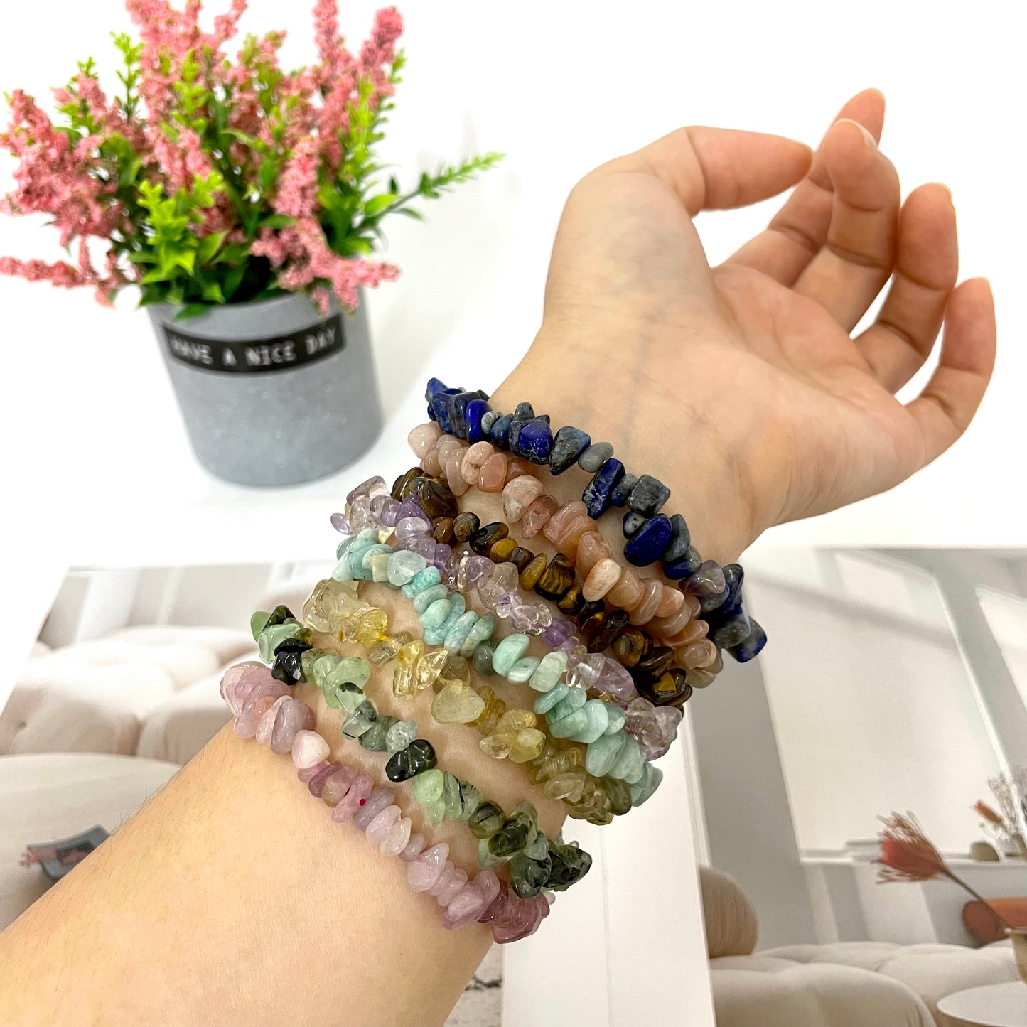 Mix 15pcs Chips Bracelets Set With One PC Gift Box Natural Crystals Healing Crystals Bracelet for Women and Men Teens Crystal Jewelry Shop Pretty Crystals From IG Crystal