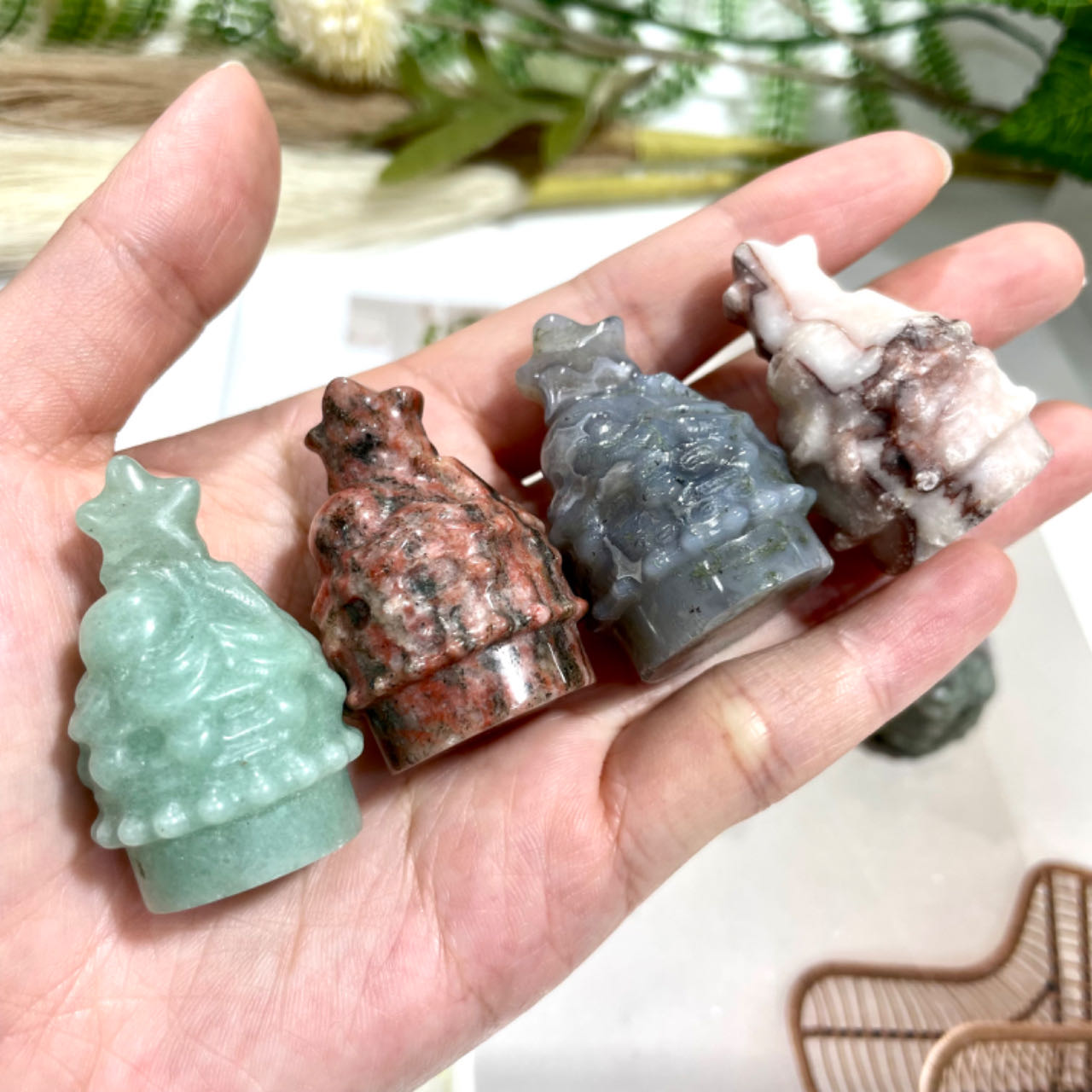 6 Counts Different Material Christmas Hat Crystal Clear Quartz Rose Quartz Lavakite Red Obsidian Fire Quartz Amethyst Green Aventurine Healing Stone Home Decoration From IG Crystal