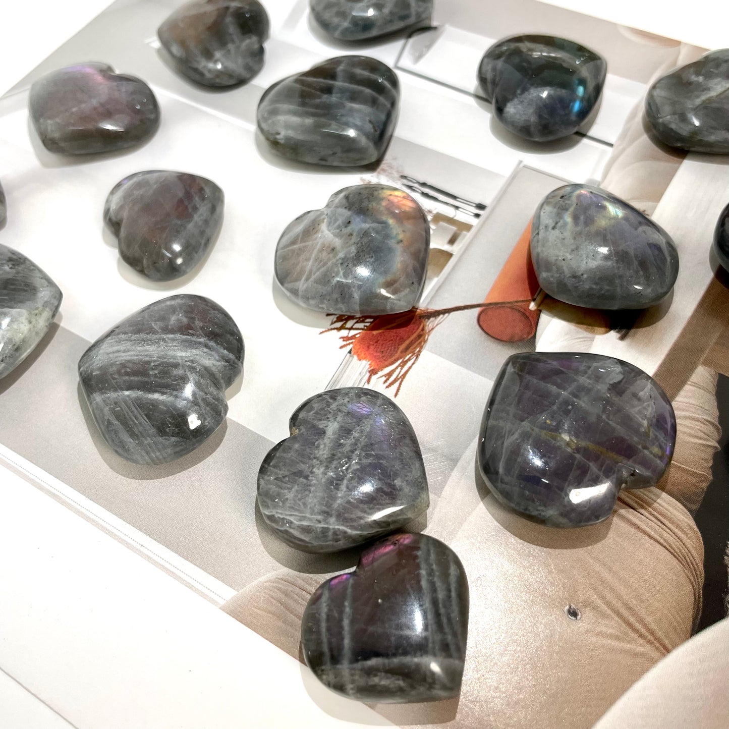 15 Counts 2~4CM Purple Labradorite Heart Stone Big Heart Shape Puff Stones Set Pocket Crystal Healing Tumble Collection Palm Worry Stone Good Luck Charm Meditation Gift Craft Home Decor From IG Crystal