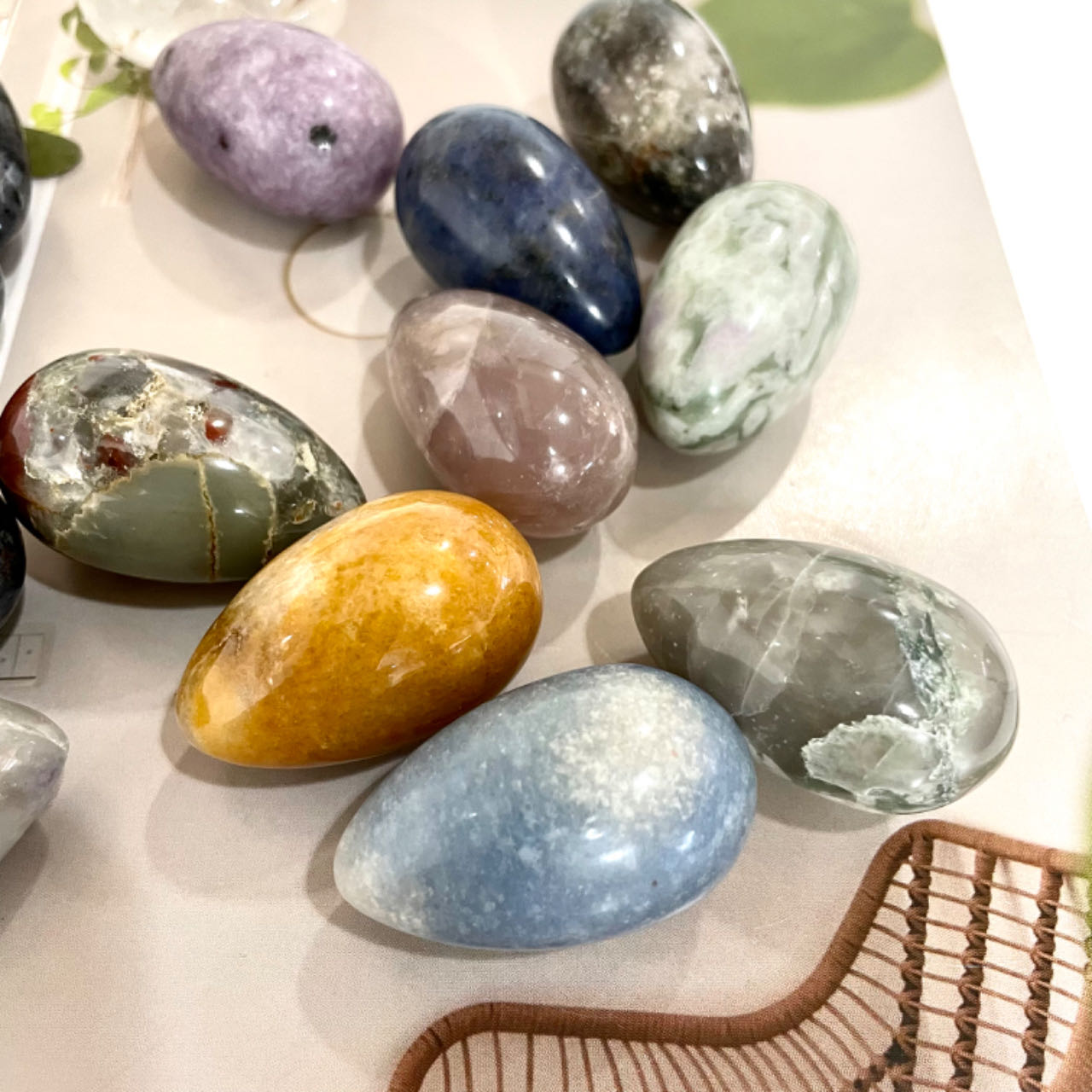 IG Crystal 10 Counts Different Material 4CM Egg Crystal Rose Quartz Clear Quartz Kiwi Jasper Sodalite Amethyst Opalite Unakite Healing Crystal