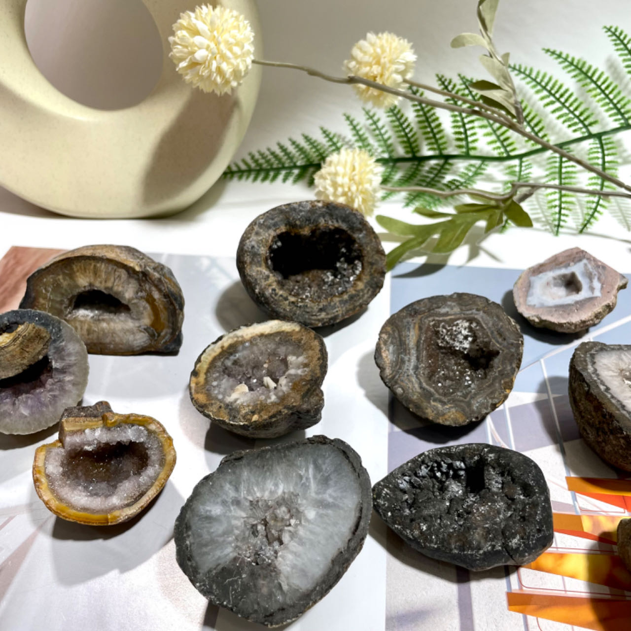 3~5 Counts Natural Stone Crystal Crafts Gift Crystal Druzy Agate Geode Raw Stone For home decor From IG Crystal