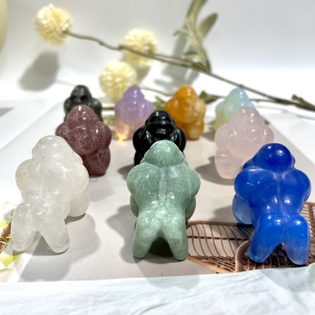 5 Counts Different Materials Small Orangutan Crystal Clear Quartz Rose Quartz Green Aventurine Yooperlite Black Obsidian Red Que Sera Healing Crystal Home Decoration From IG Crystal