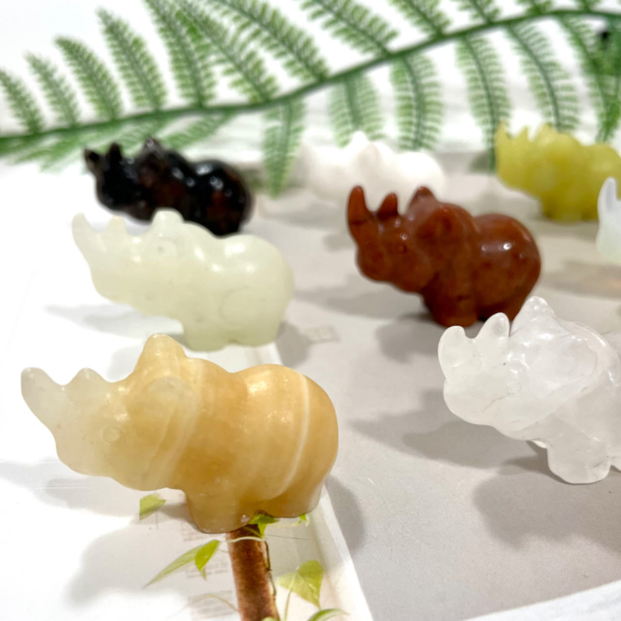 10 Counts Different Material 4CM Rhinoceros Crystal Rose Quartz Clear Quartz Kiwi Jasper Sodalite Amethyst Opalite Unakite Healing Crystal From IG Crystal