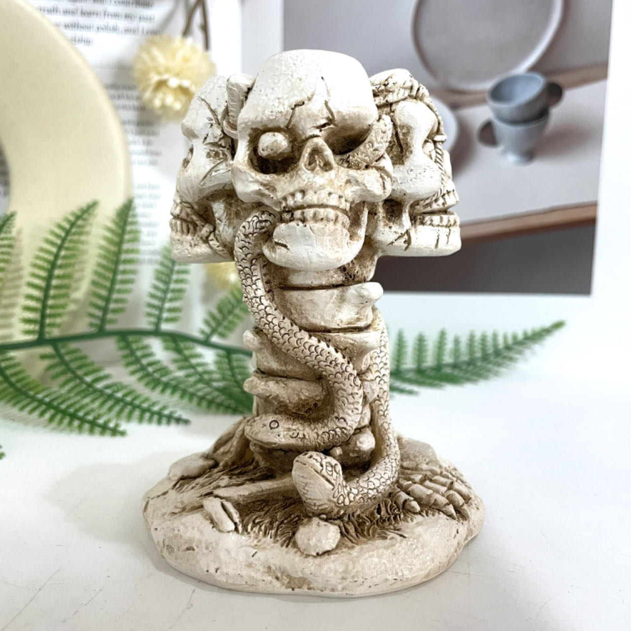 2PCS Skull Snake Stand Black White Healing Stone Home Decoration For Crystal Ball From IG Crystal