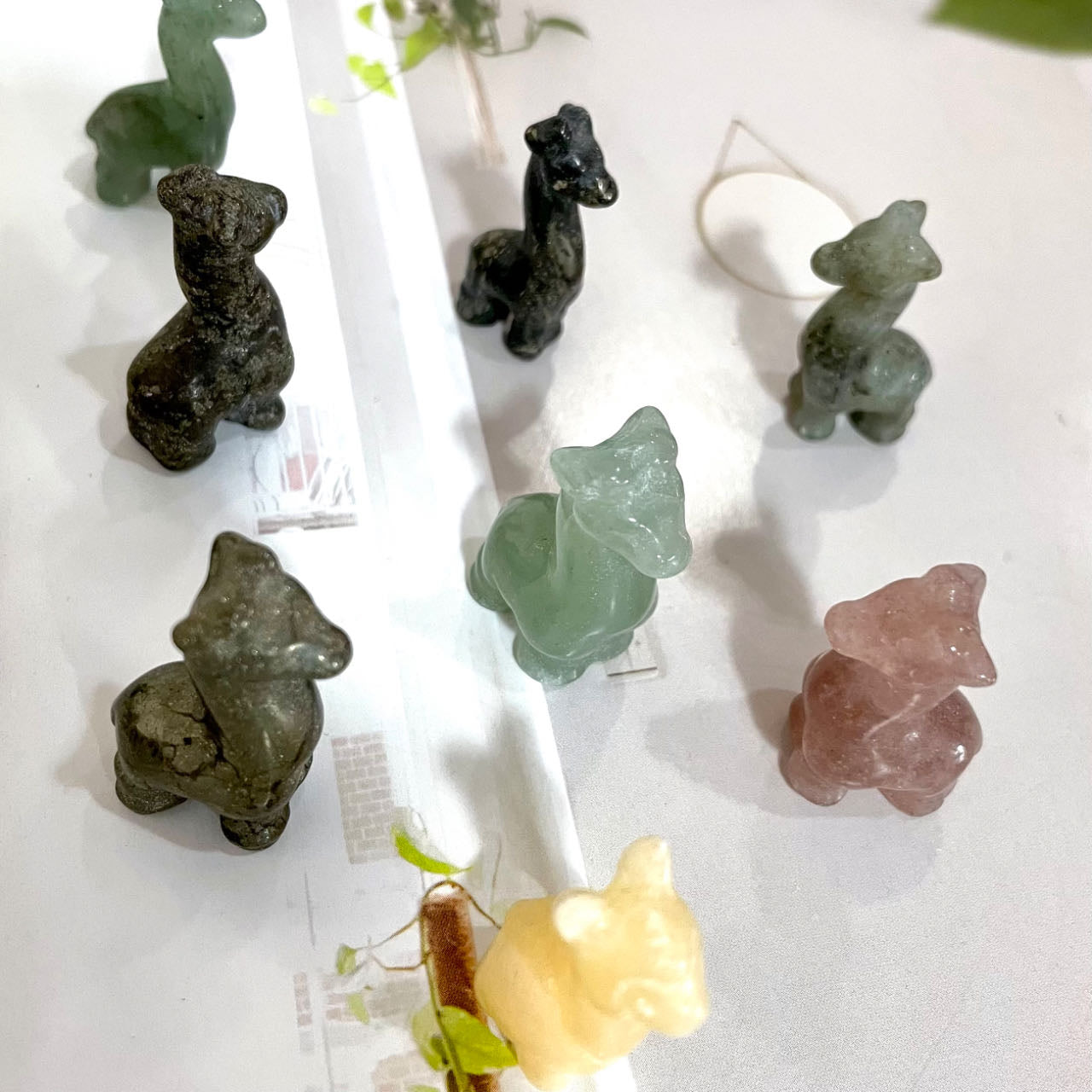 Different Material 3CM Height Small Giraffe Crystal Carvings 10 Counts Rose Quartz Clear Quartz Yellow Tiger Eye Amethyst Sodalite Green Aventurine Rohdnite Kiwi Jasper Healing Crystal Home Decoration From IG Crystal