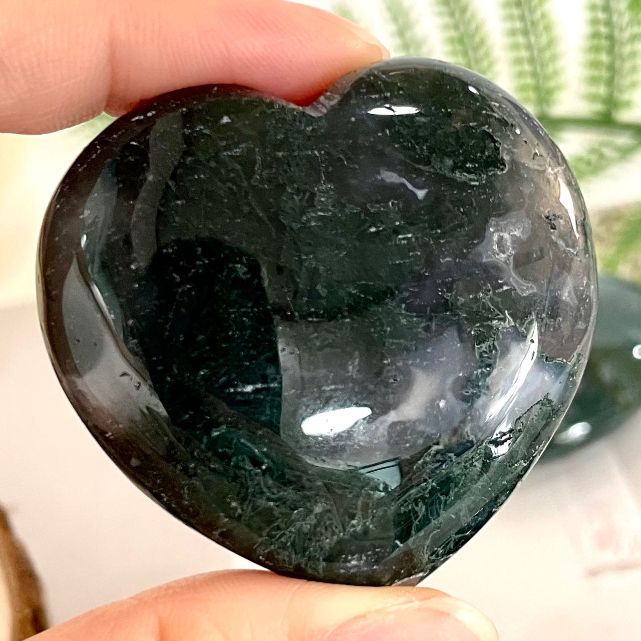 3 Counts Natural Moss Agate Heart Healing Crystal Hand-carved Moss Agate Love Heart Healing Stone Balancing Reiki Crystal Collection Creativity Ornaments Home Decor Desk Decor From IG Crystal