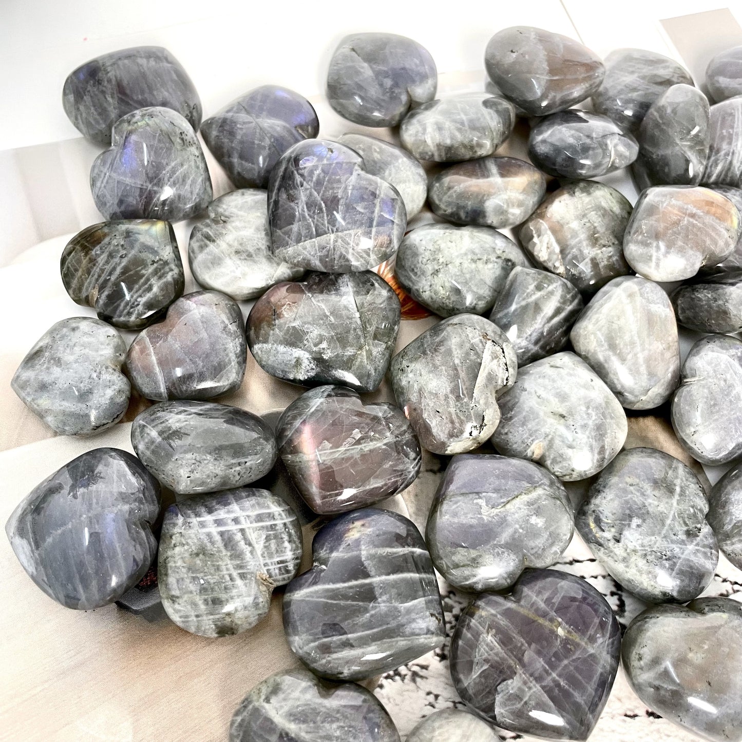 15 Counts 2~4CM Purple Labradorite Heart Stone Big Heart Shape Puff Stones Set Pocket Crystal Healing Tumble Collection Palm Worry Stone Good Luck Charm Meditation Gift Craft Home Decor From IG Crystal