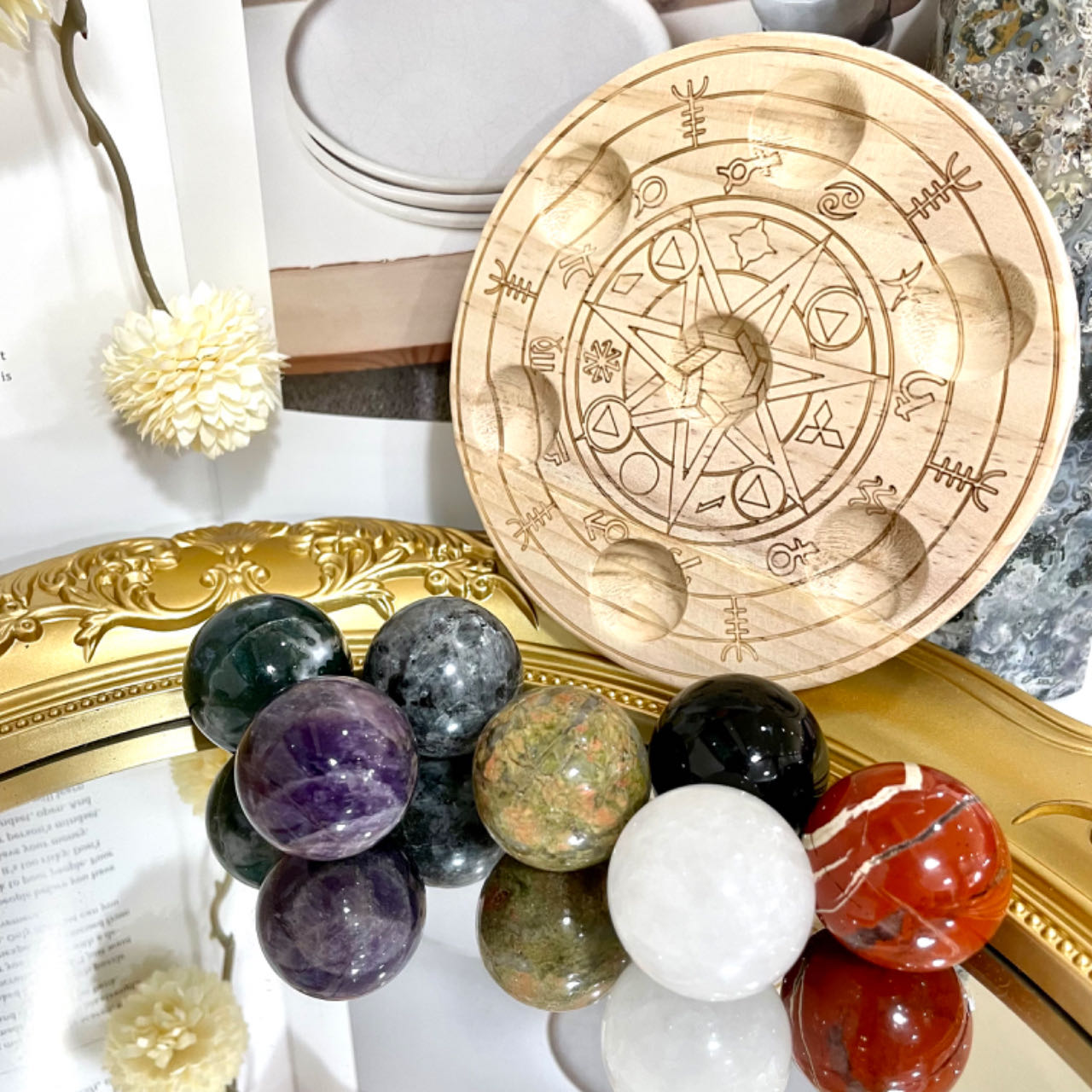 7PCS 3CM Crystal Balls With Wood Stand Set White Calcite Moss Agate Dream Amethyst Unakite Red Jasper Black Obsidian Lavakite From IG Crystal