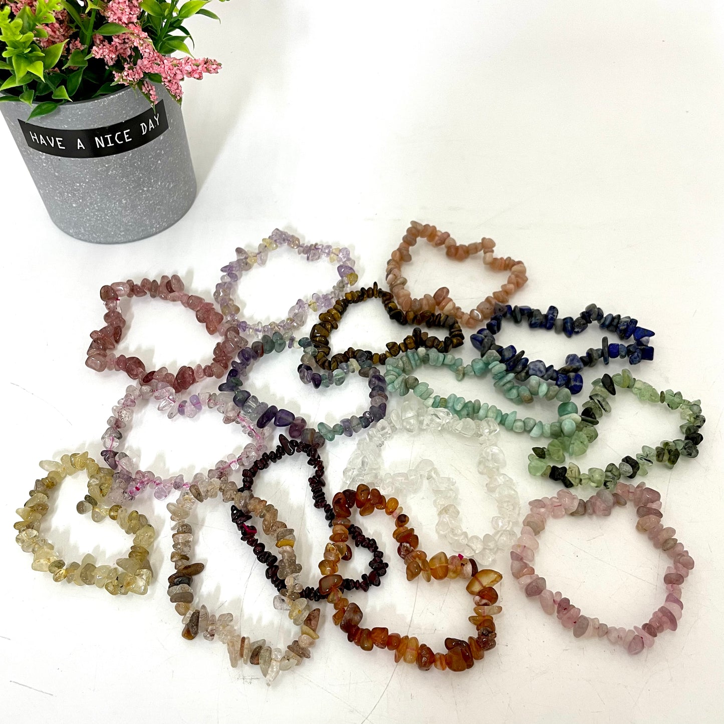 Mix 15pcs Chips Bracelets Set With One PC Gift Box Natural Crystals Healing Crystals Bracelet for Women and Men Teens Crystal Jewelry Shop Pretty Crystals From IG Crystal