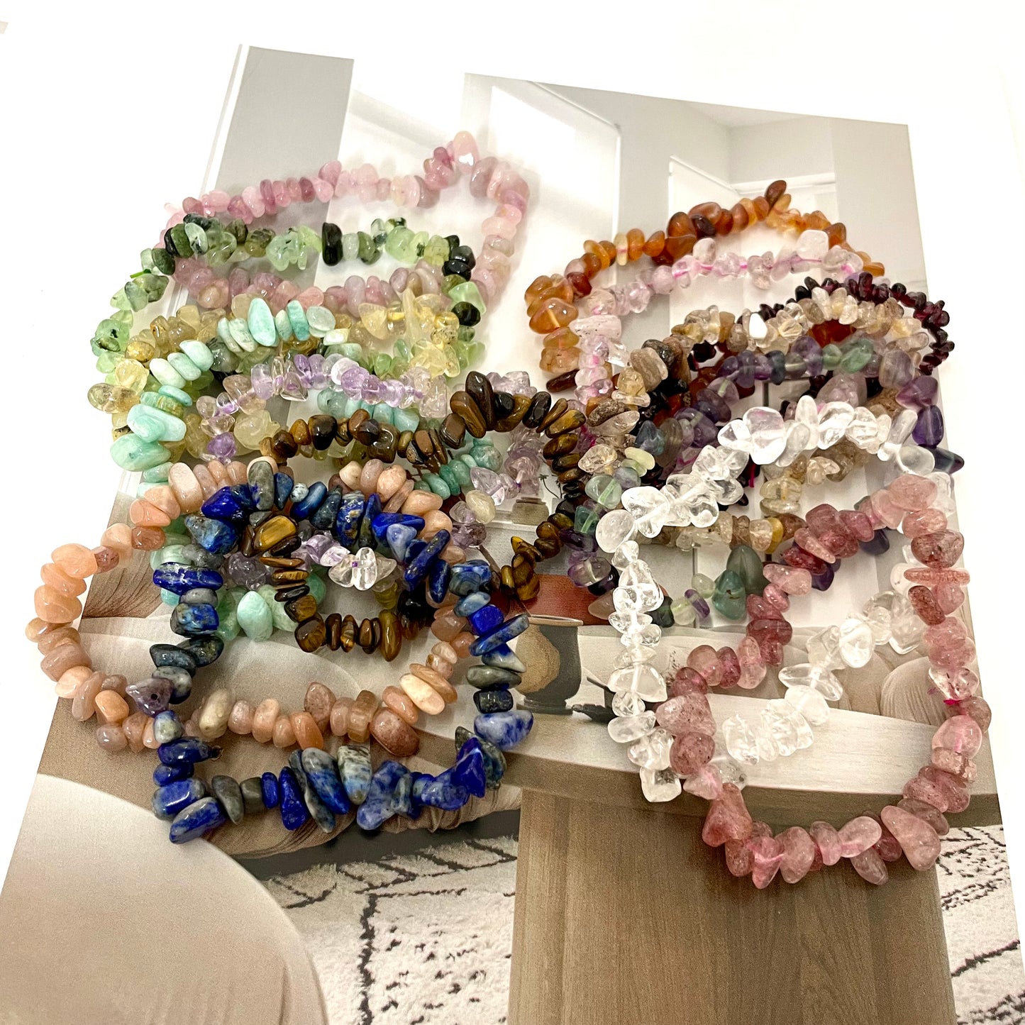 Mix 15pcs Chips Bracelets Set With One PC Gift Box Natural Crystals Healing Crystals Bracelet for Women and Men Teens Crystal Jewelry Shop Pretty Crystals From IG Crystal