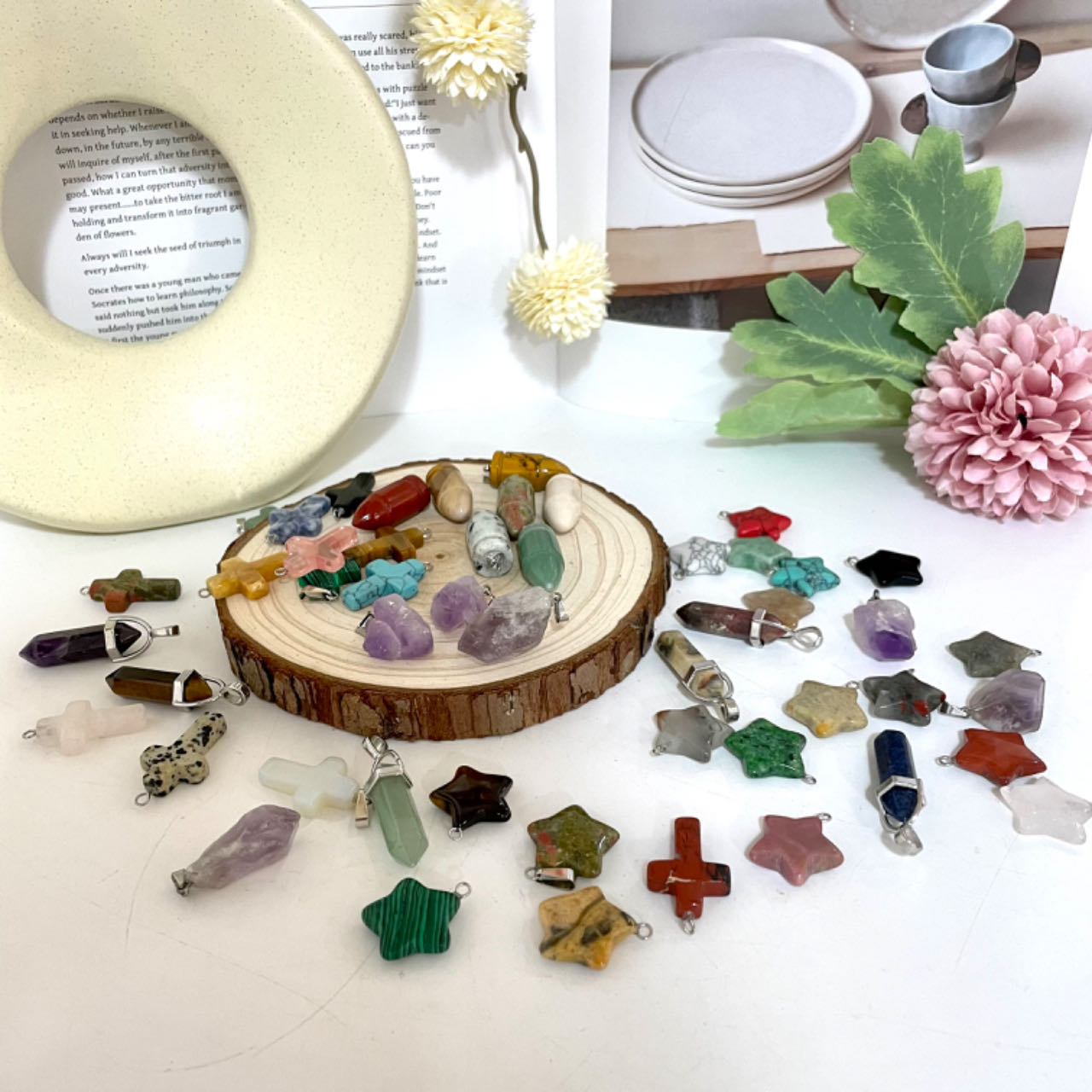 Stochastic 10PCS Different Maerail Crystal Decklace Star Bullet Crucifix Crystal Wand Amethyst Chips Healing Stone From IG Crystal