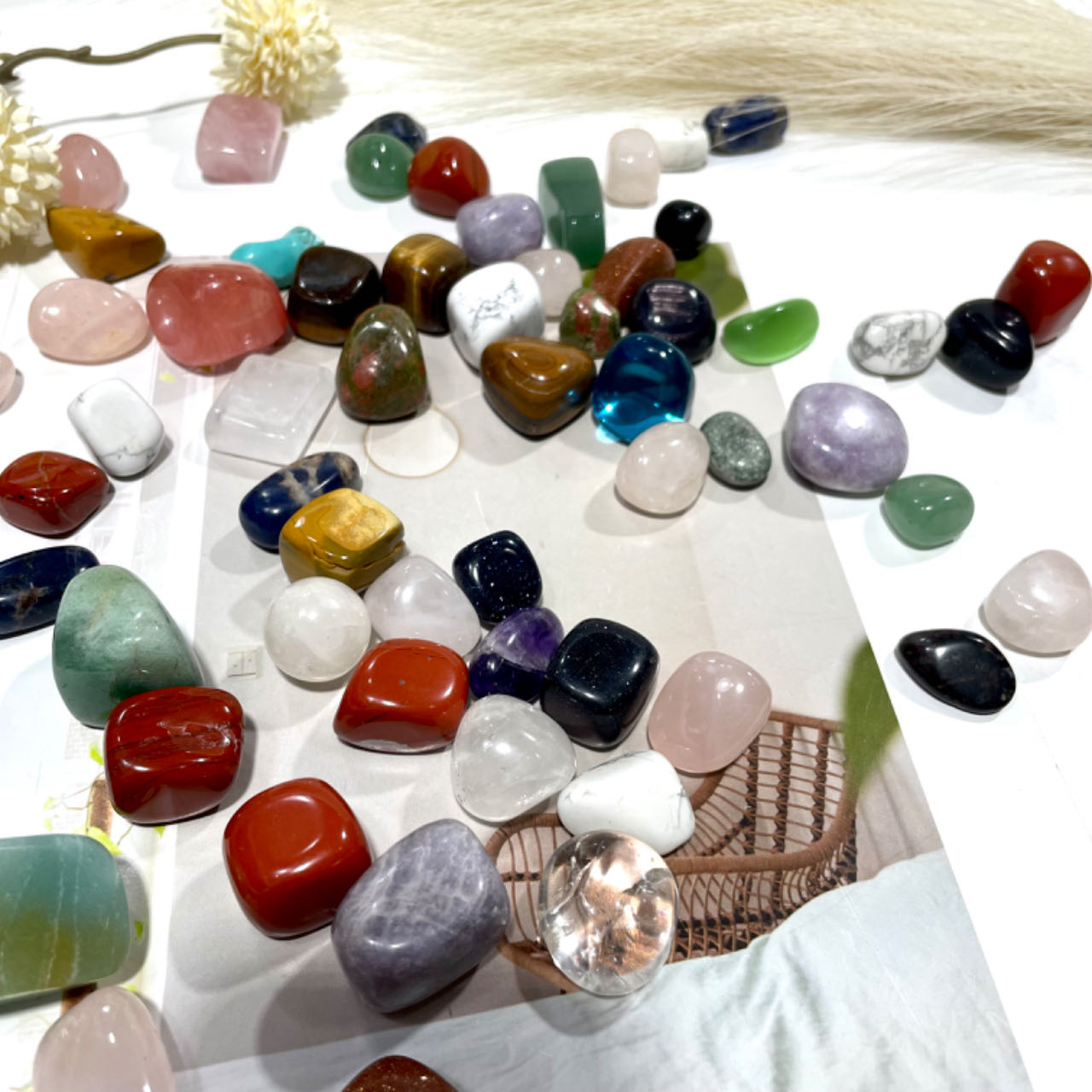 800g Different Materials Crystal Stone Irregular Stone Clear Quartz Amethyst Opalite Tiger Eyes Green Aventurine Moonkaite Jasper Healing Stone Home Decoration From IG Crystal