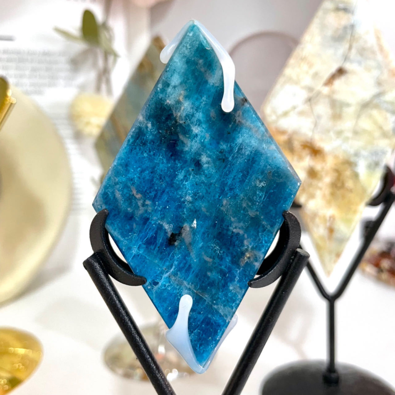 Rhombus Blue Onyx Crazy Lace Agate Blue Apatite Lapis Lazuli Crystal With Stand Set Rhomboid Shaped Stone Decorative Healing Crystal Slices Office Home Decor Reiki Healing Gifts From IG Crystal