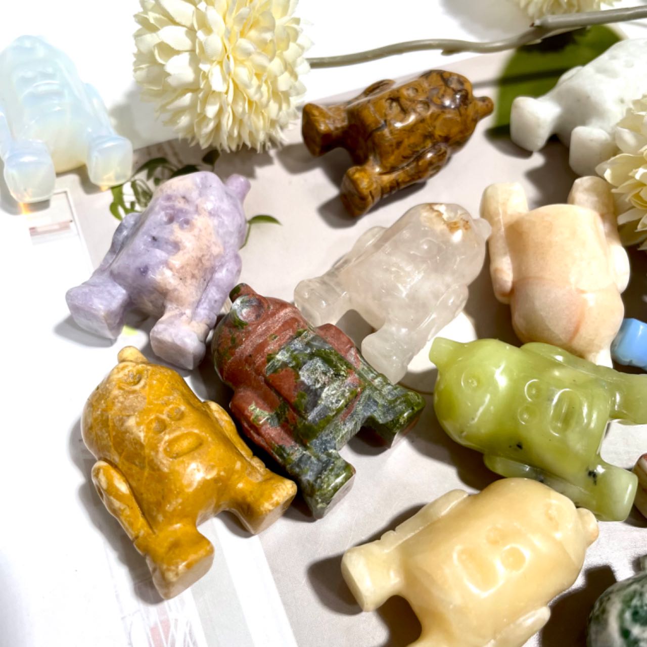 7 Counts Different Materials Small Robot Crystal Amethyst Clear Quartz Kiwi Jasper Green Aventurine Moss Agate Lepidolite Unakite Yellow Jasper Healing Crystal Home Decoration From IG Crystal