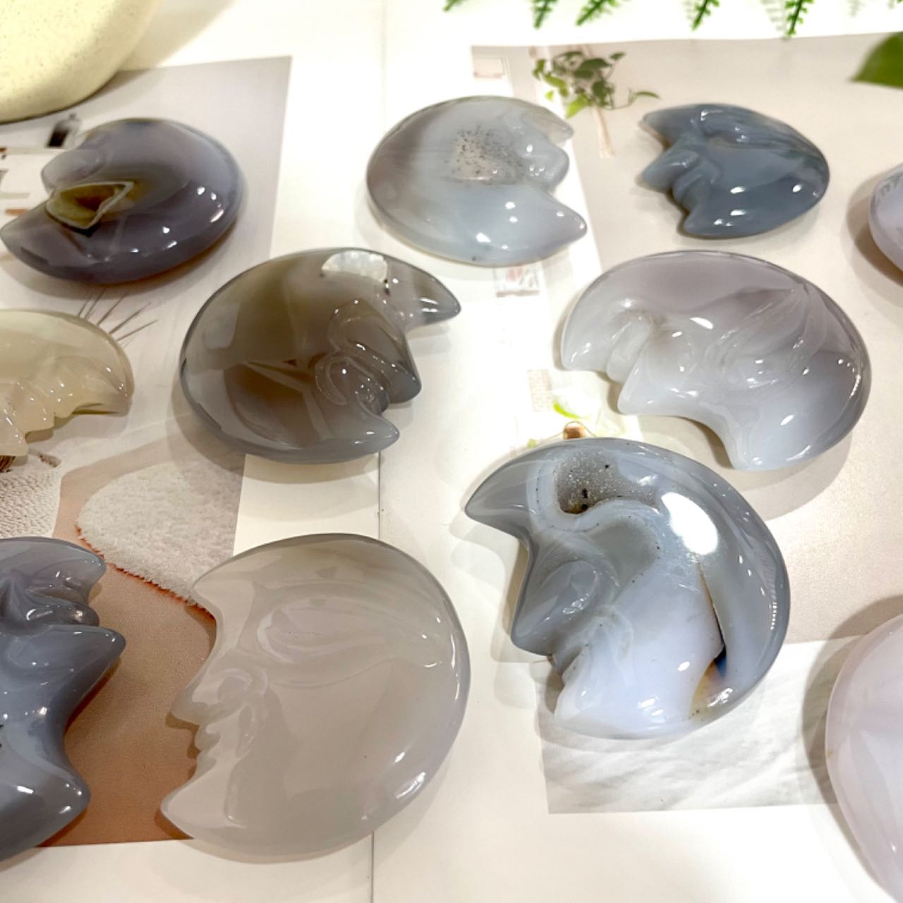 4~7 Counts Geode Agate Moon Face Crystal Healing Stone Home Decoration From IG Crystal