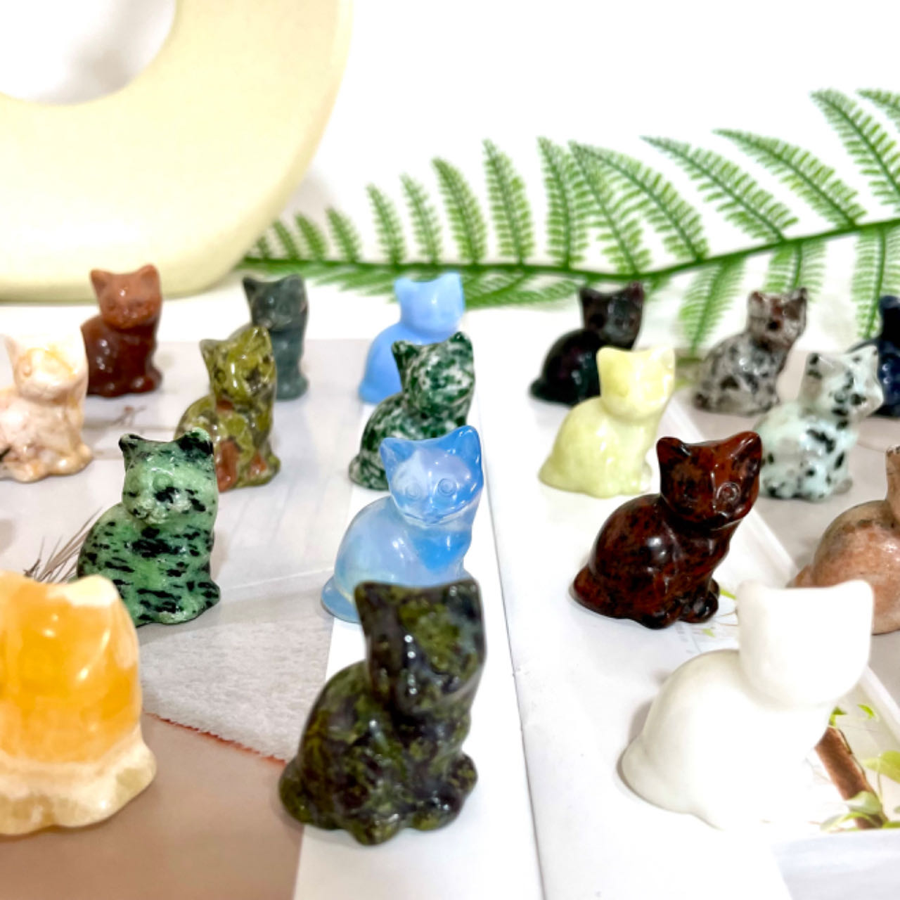 Different Material 3CM Height Small Cat Crystal 10 Counts Rose Quartz Clear Quartz Yellow Tiger Eye Amethyst Sodalite Green Aventurine Rohdnite Kiwi Jasper Healing Crystal Home Decoration From IG Crystal