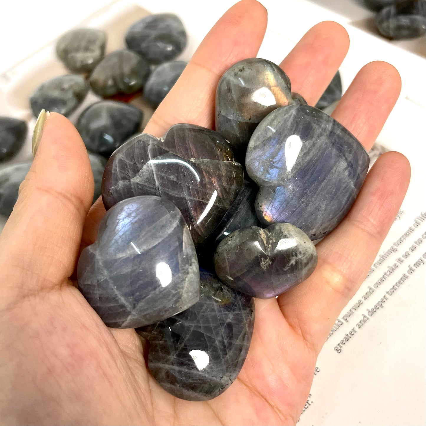 15 Counts 2~4CM Purple Labradorite Heart Stone Big Heart Shape Puff Stones Set Pocket Crystal Healing Tumble Collection Palm Worry Stone Good Luck Charm Meditation Gift Craft Home Decor From IG Crystal