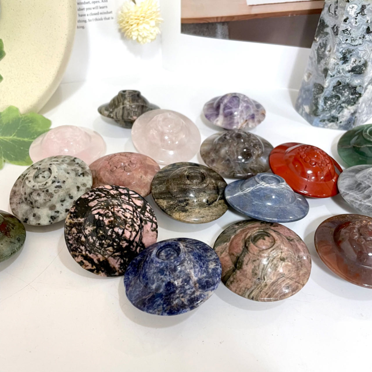 Different Maerail UFO Crystal Clear Quartz Rose Quartz Dalmatian Jasper Amethyst Stochastic 10PCS about 5CM From IG Crystal