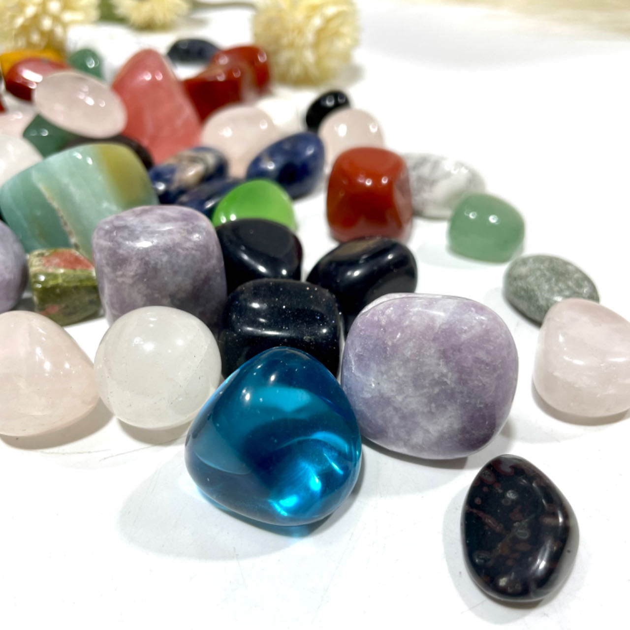 800g Different Materials Crystal Stone Irregular Stone Clear Quartz Amethyst Opalite Tiger Eyes Green Aventurine Moonkaite Jasper Healing Stone Home Decoration From IG Crystal