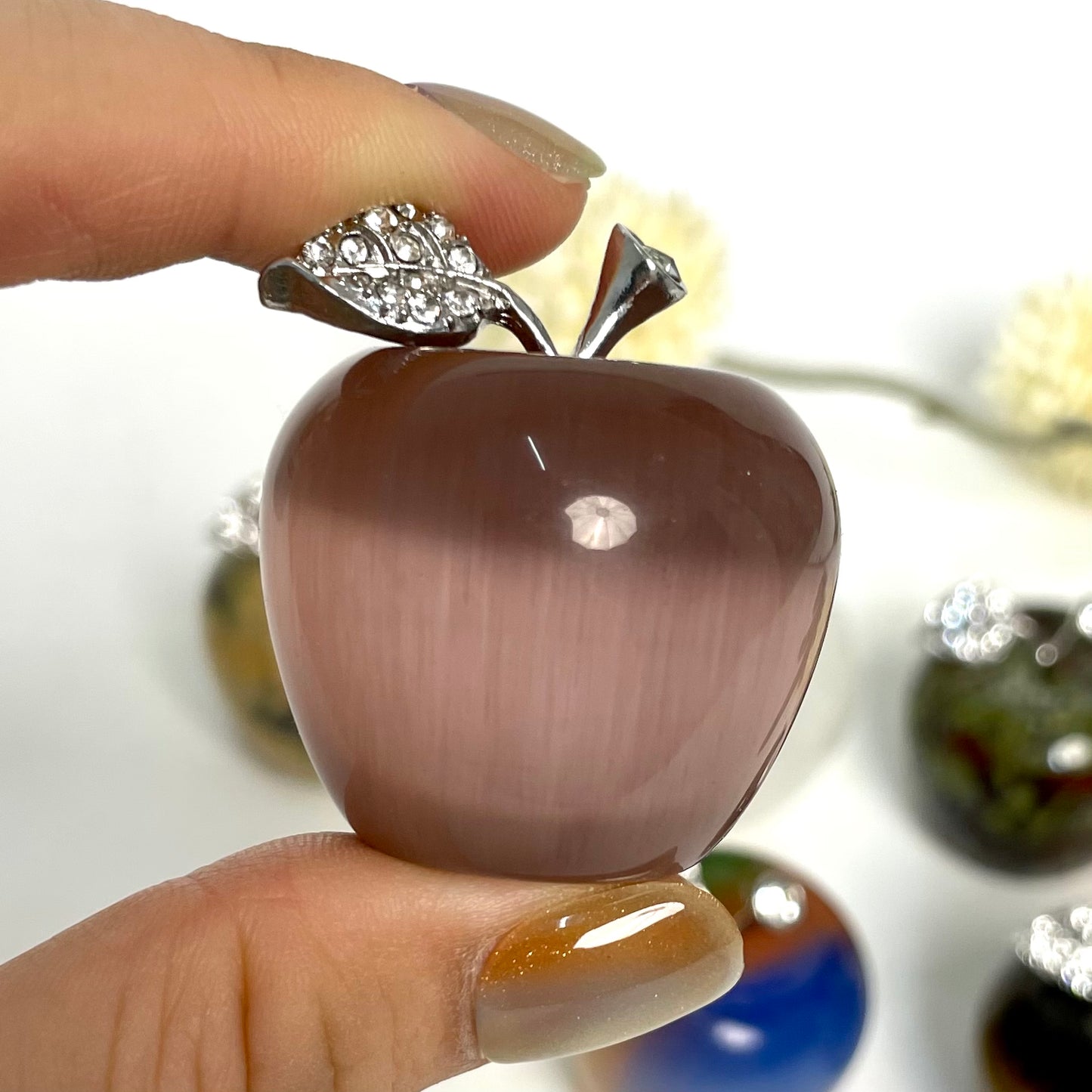 Different Materials Apple Crystal Carvings 5 Counts Set Yellow Tiger Eyes Cat Eye Clear Quartz Healing Stones Natural Stone Chakra Balancing Reiki Home Office Decor From IG Crystal