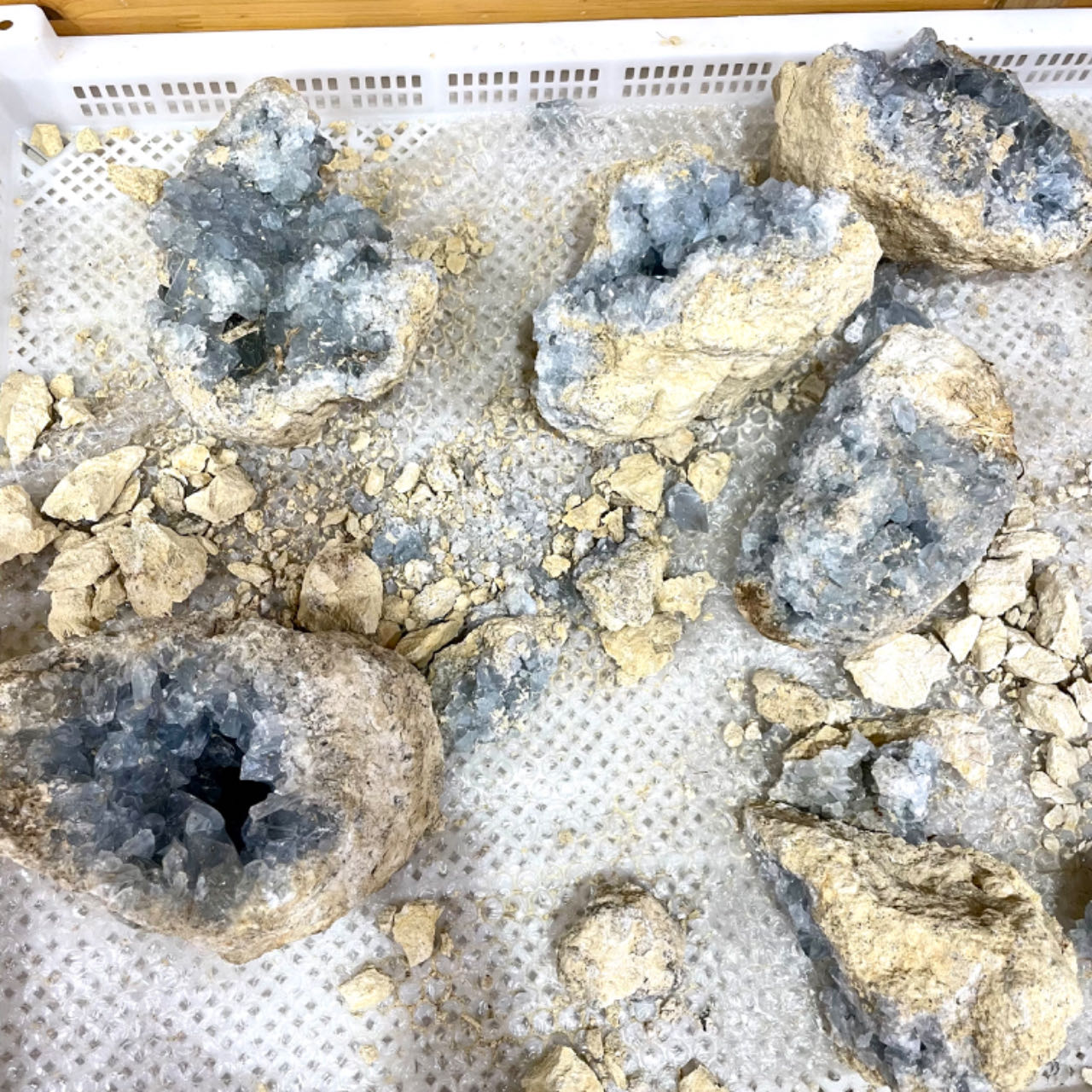 2kg Big Celestite Cluster Geode Healing Crystal Gem Reiki Healing Home Decor Crystal Jewelry Shop Pretty Crystals From IG Crystal