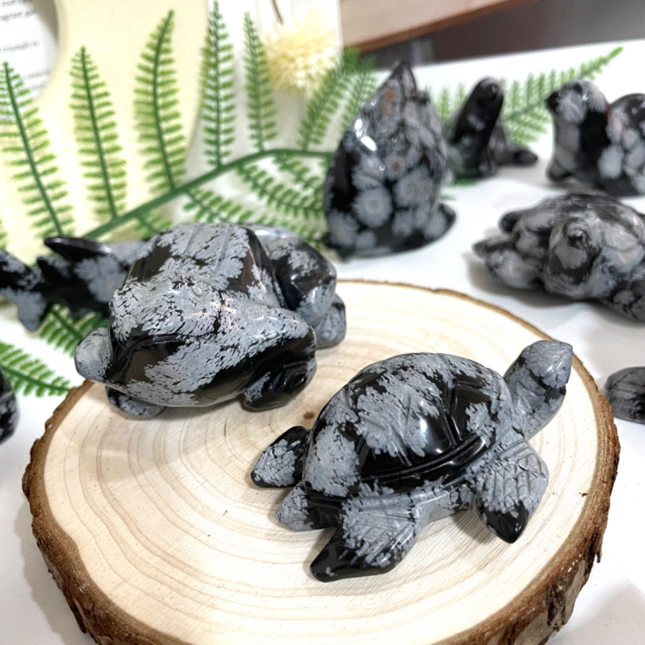 Snow Flake Obsidian Animals Crystal Turtle Dog Rabbit Frog Dolphin Fish Shark Bird Crocodile Owl Seal Healing Stone From IG Crystal