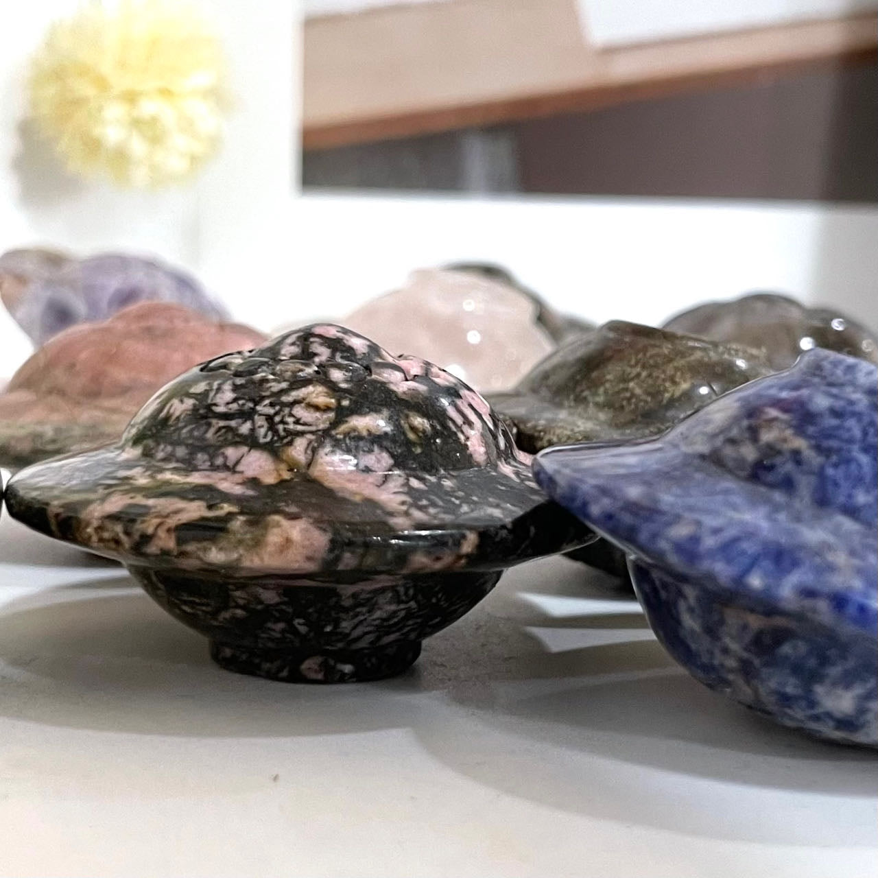 Different Maerail UFO Crystal Clear Quartz Rose Quartz Dalmatian Jasper Amethyst Stochastic 10PCS about 5CM From IG Crystal