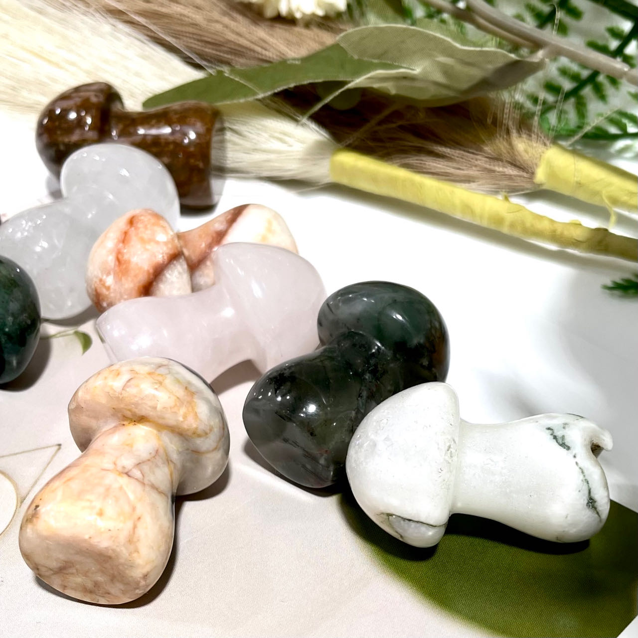 10 Counts Different Material 1.5 Inch Mushroom Crystal Clear Quartz Rose Quartz Lavakite Red Obsidian Fire Quartz Amethyst Green Aventurine Healing Stone Home Decoration From IG Crystal