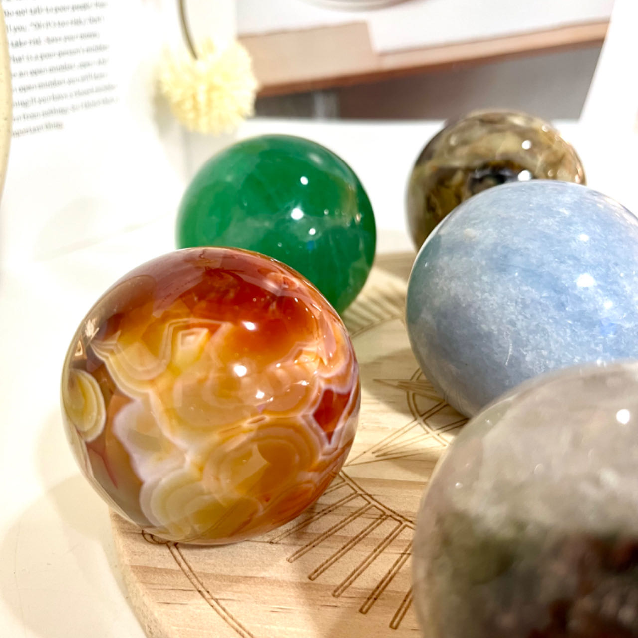 7 Colors Crystal Balls With Wood Stand Set Carnelian Volcanic Agate Green Phantom Quartz Green Fluorite Labradorite Golden Healer Blue Calcite From IG Crystal