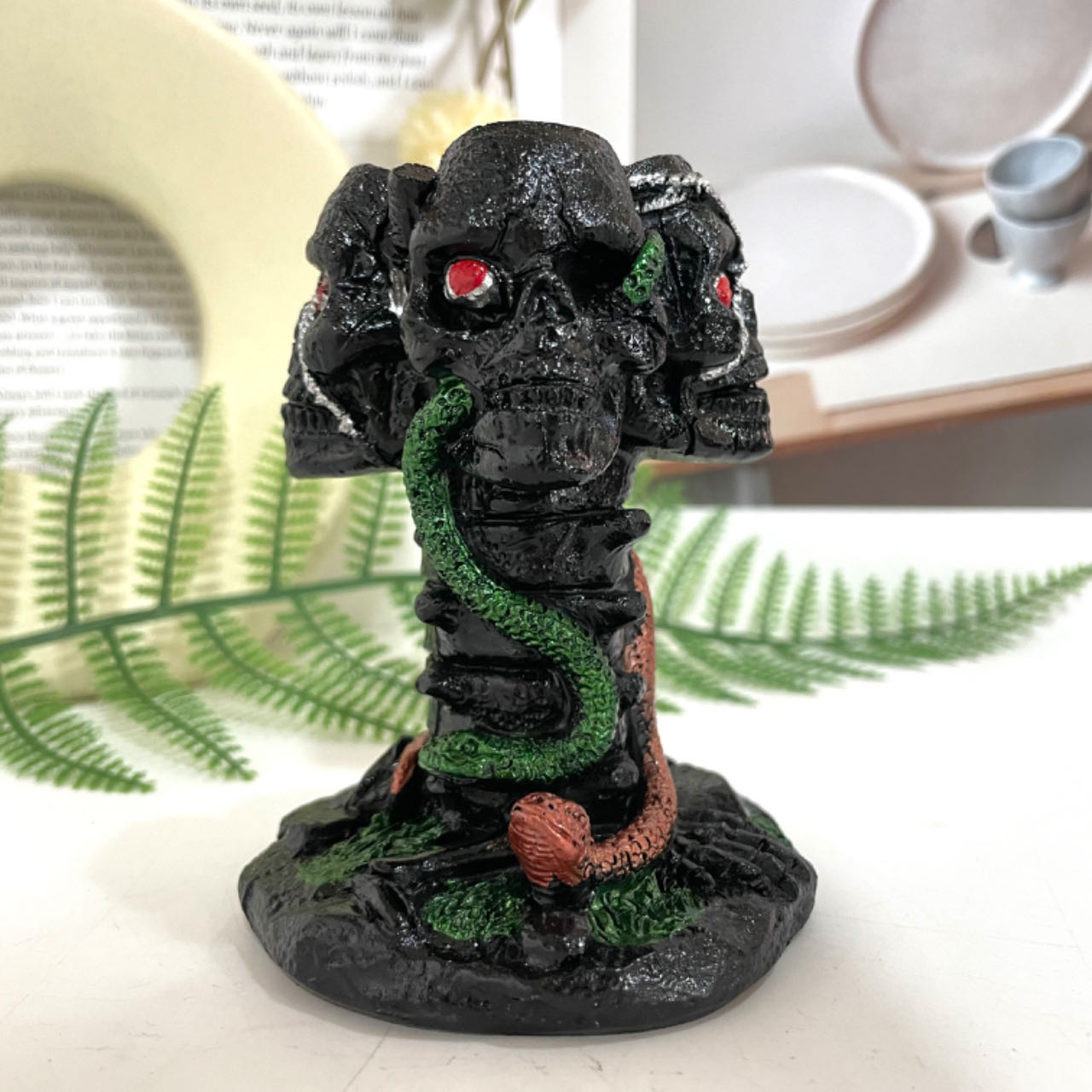2PCS Skull Snake Stand Black White Healing Stone Home Decoration For Crystal Ball From IG Crystal
