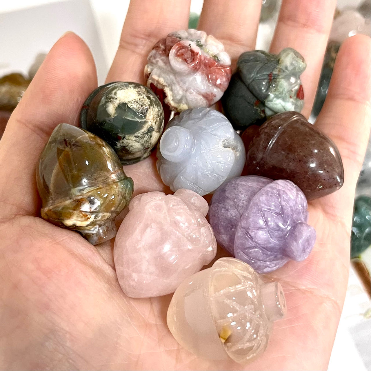 IG Crystal Different Material Pinecone Crystals Set 18 Counts Rose Quartz Clear Quartz Yellow Tiger Eye Amethyst Sodalite Green Aventurine Rohdnite Kiwi Jasper Healing Crystal Home Decoration
