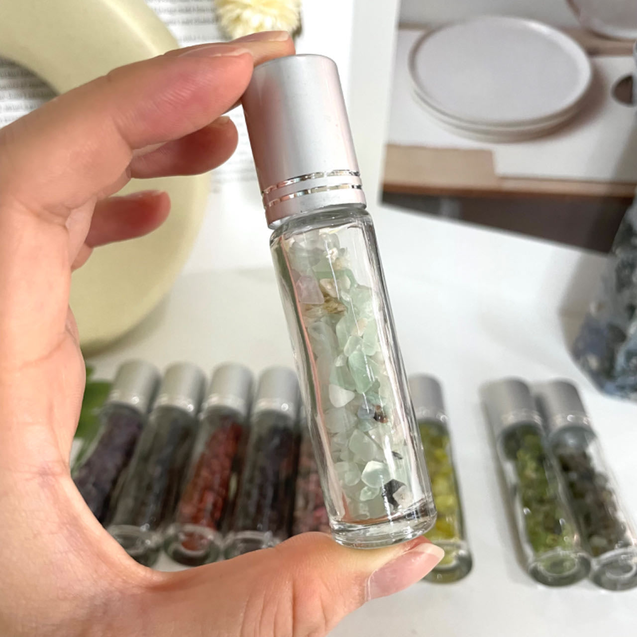 15PCS Essential Oil Roller Crystal Bottles Funnels for Oils Roller on Bottles Amethysts Red Jasper Carribean Caloit Garnet Prehnite Peridot From IG Crystal