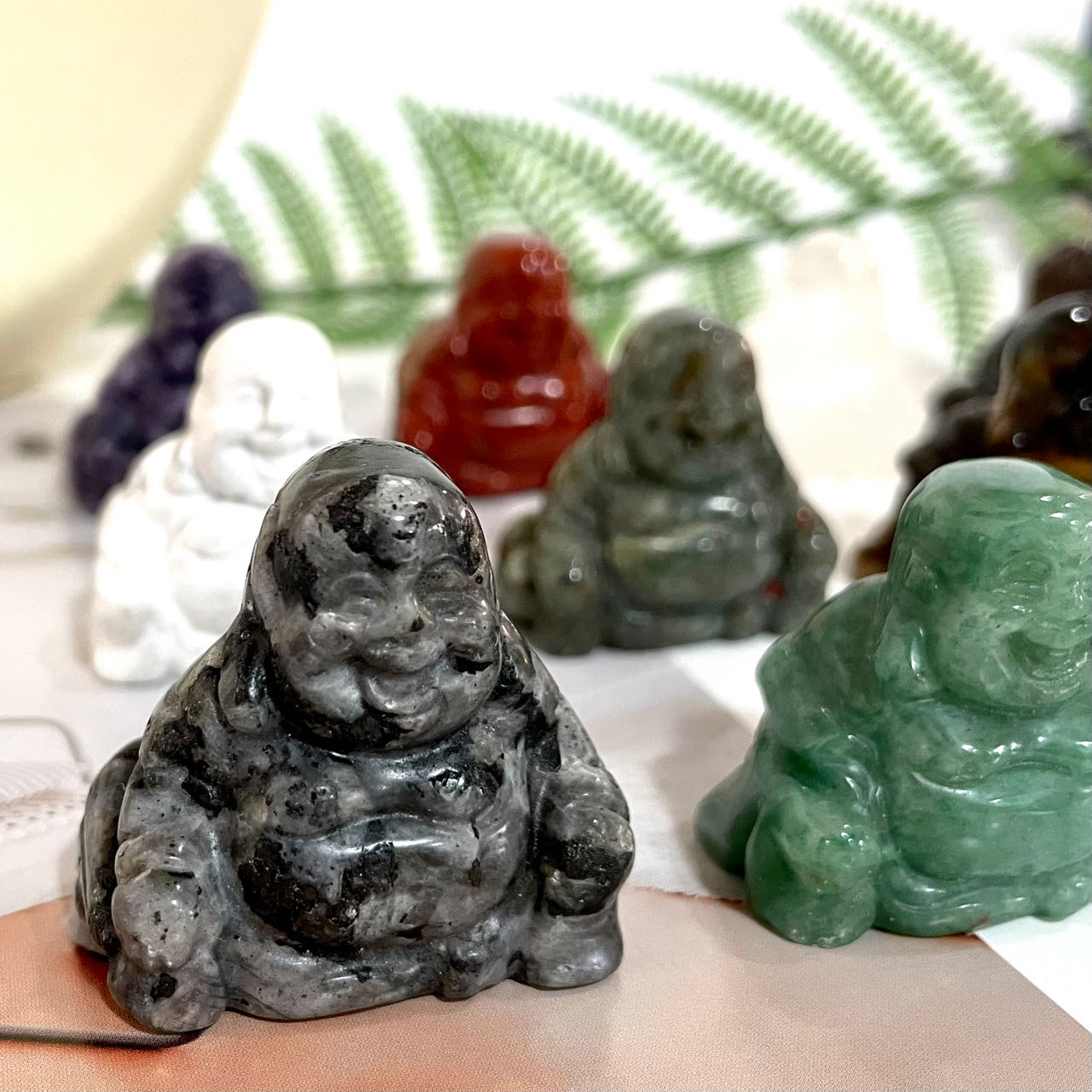 4 Counts Different Materials 1.5 Inch Buddha Crystal Rose Quartz Clear Quartz Yellow Tiger Eye Amethyst Sodalite Green Aventurine Rohdnite Kiwi Jasper Healing Crystal Home Decoration From IG Crystal