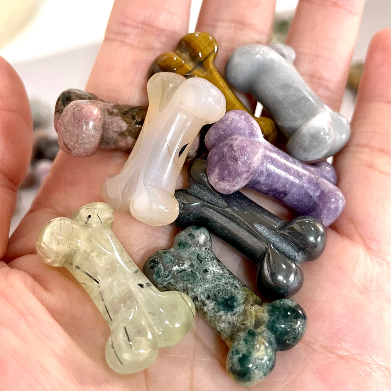 Dog Bone Crystals 10 Counts Carving Healing Stone Home decoration From IG Crystal