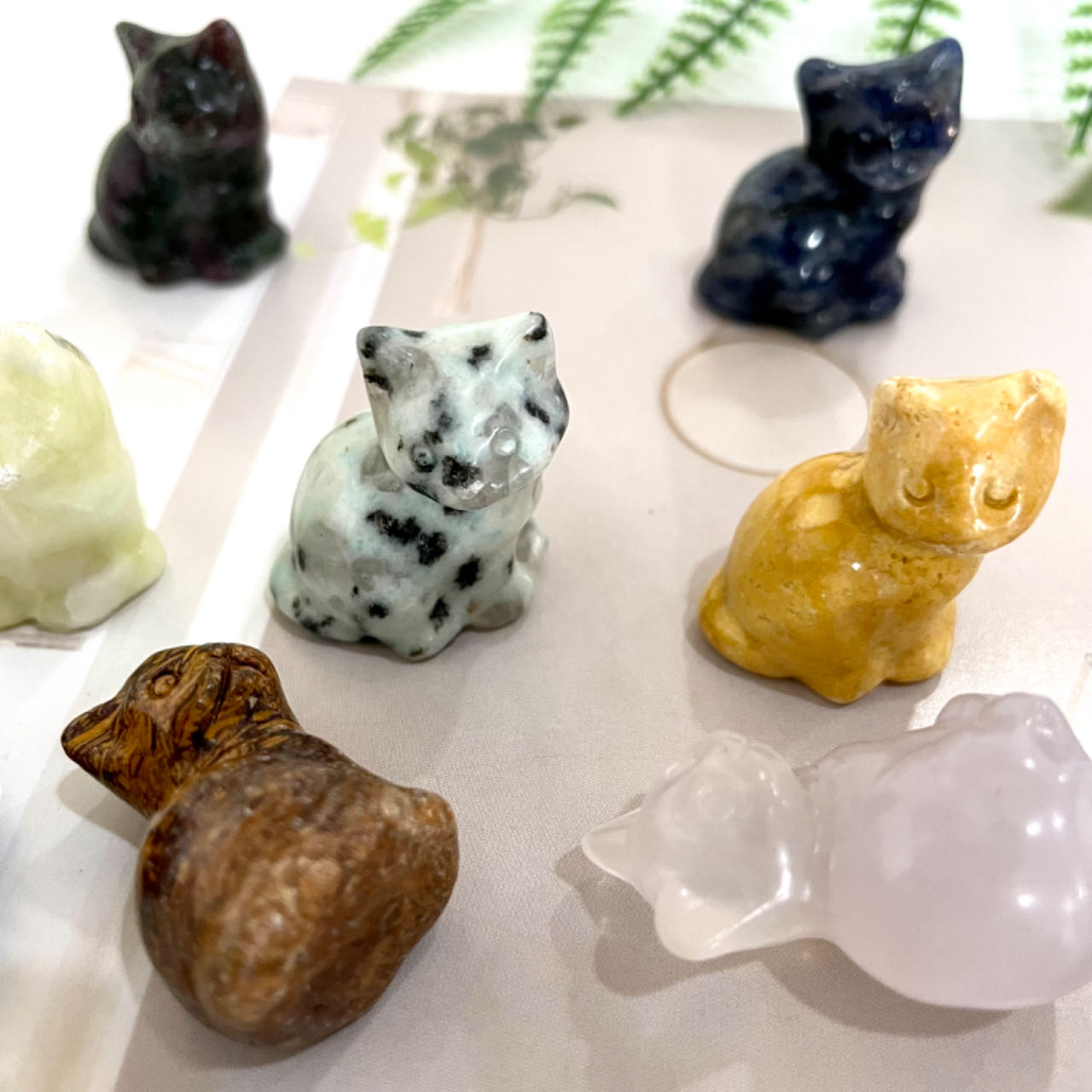 Different Material 3CM Height Small Cat Crystal 10 Counts Rose Quartz Clear Quartz Yellow Tiger Eye Amethyst Sodalite Green Aventurine Rohdnite Kiwi Jasper Healing Crystal Home Decoration From IG Crystal