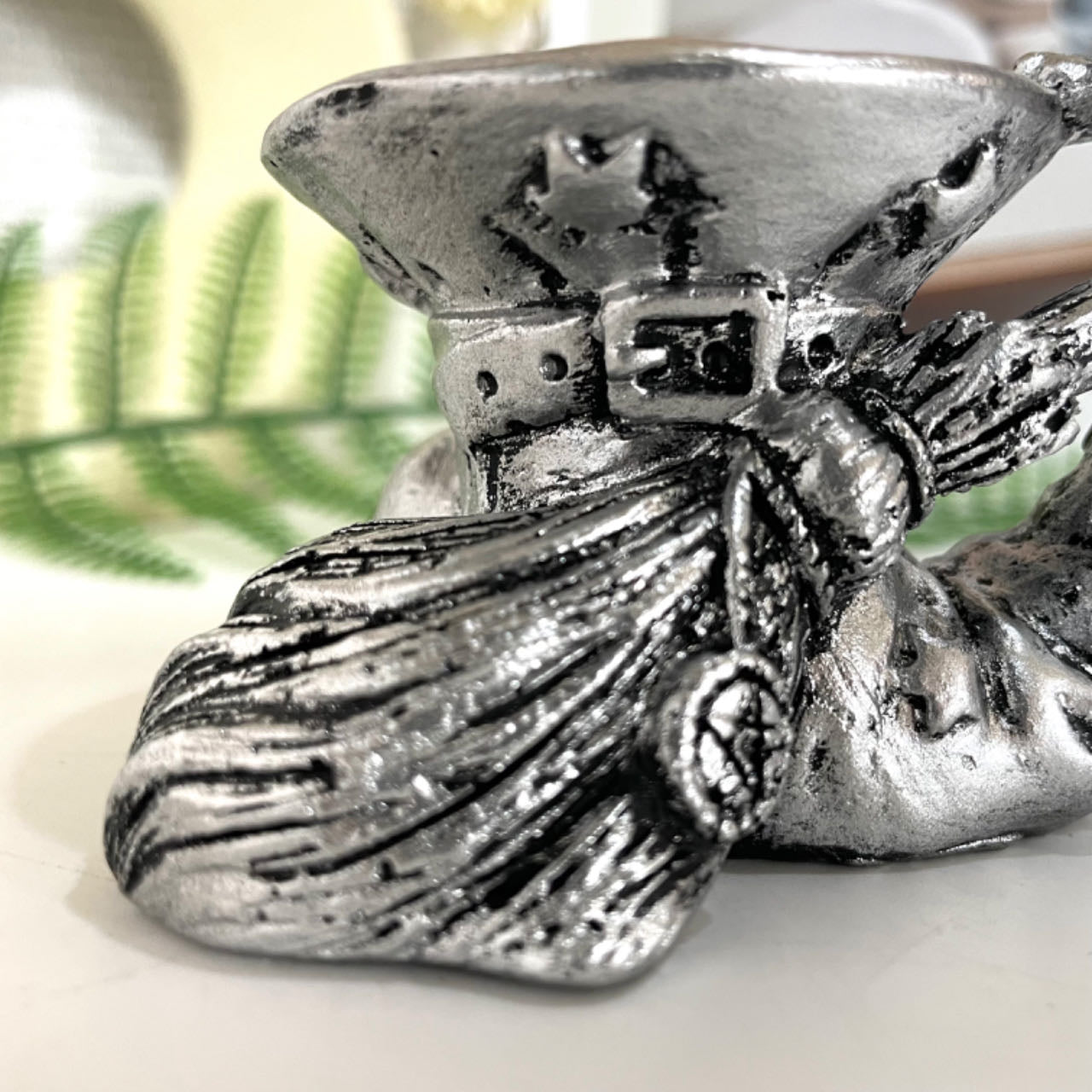 2PCS Broom Cat Stand Silver Healing Stone Home Decoration For Crystal Ball From IG Crystal