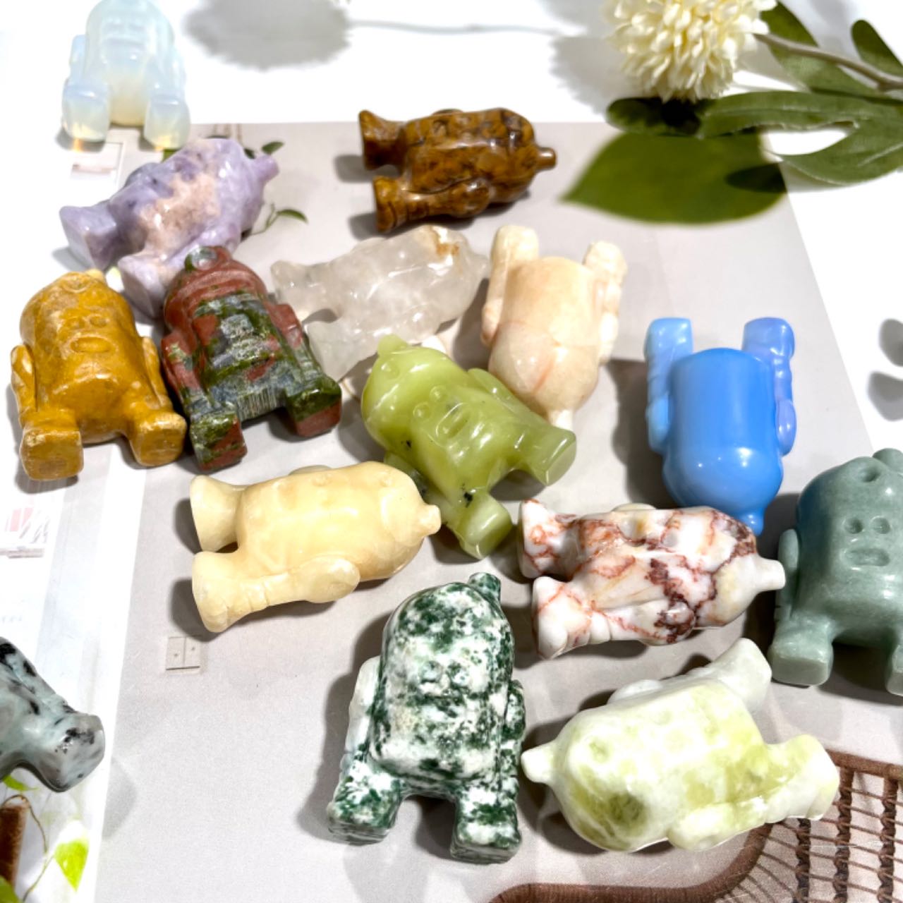 7 Counts Different Materials Small Robot Crystal Amethyst Clear Quartz Kiwi Jasper Green Aventurine Moss Agate Lepidolite Unakite Yellow Jasper Healing Crystal Home Decoration From IG Crystal