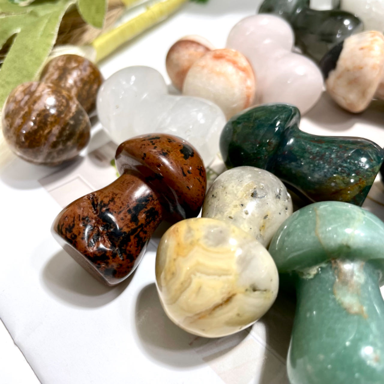 10 Counts Different Material 1.5 Inch Mushroom Crystal Clear Quartz Rose Quartz Lavakite Red Obsidian Fire Quartz Amethyst Green Aventurine Healing Stone Home Decoration From IG Crystal